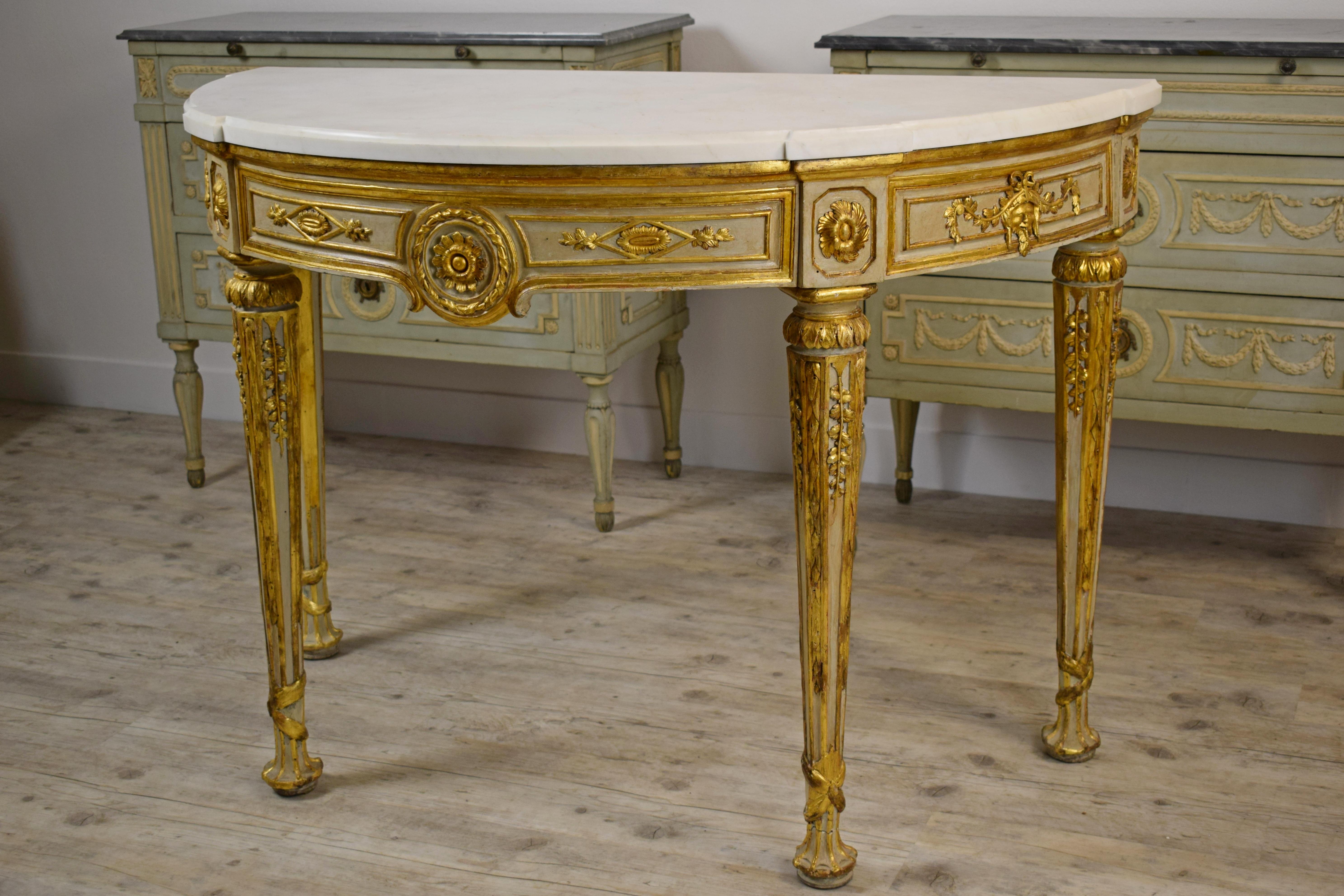 18. Jahrhundert, Italienischer Neoklassizistischer Konsolentisch aus lackiertem Holz und Giltwood (Handgeschnitzt) im Angebot