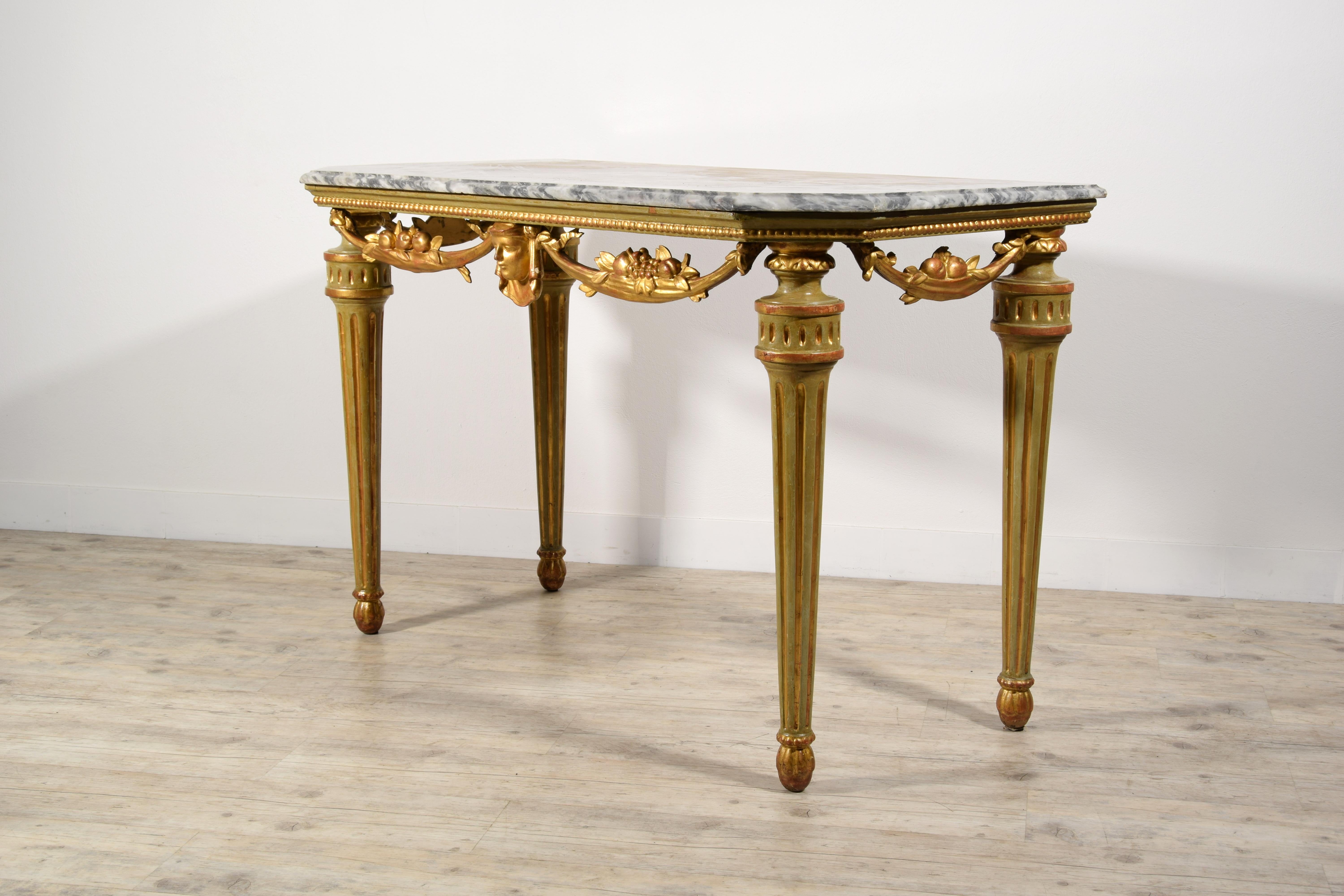 Sculpté à la main XVIIIe siècle, Table console néoclassique italienne en bois laqué et doré  en vente