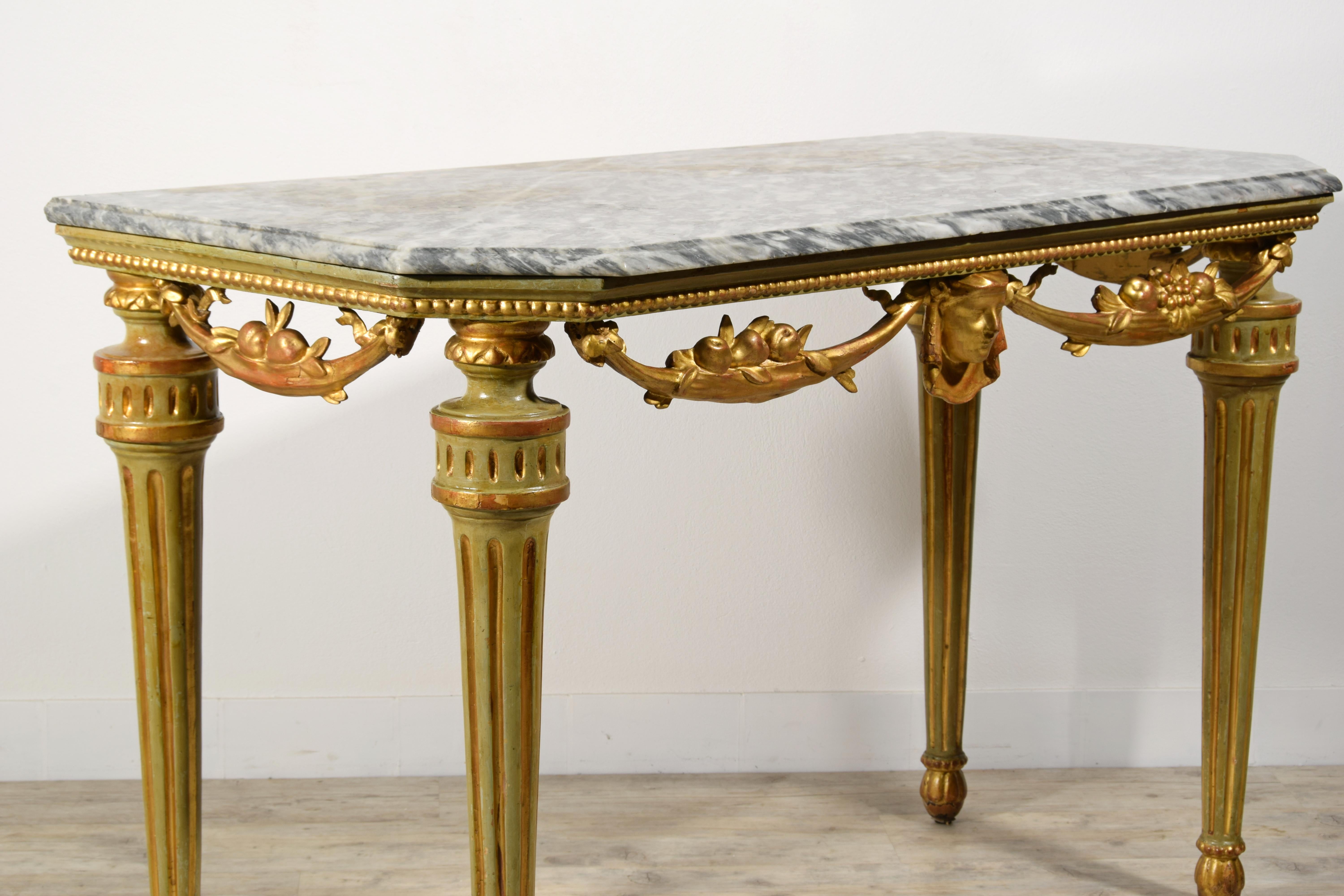 XVIIIe siècle, Table console néoclassique italienne en bois laqué et doré  en vente 4
