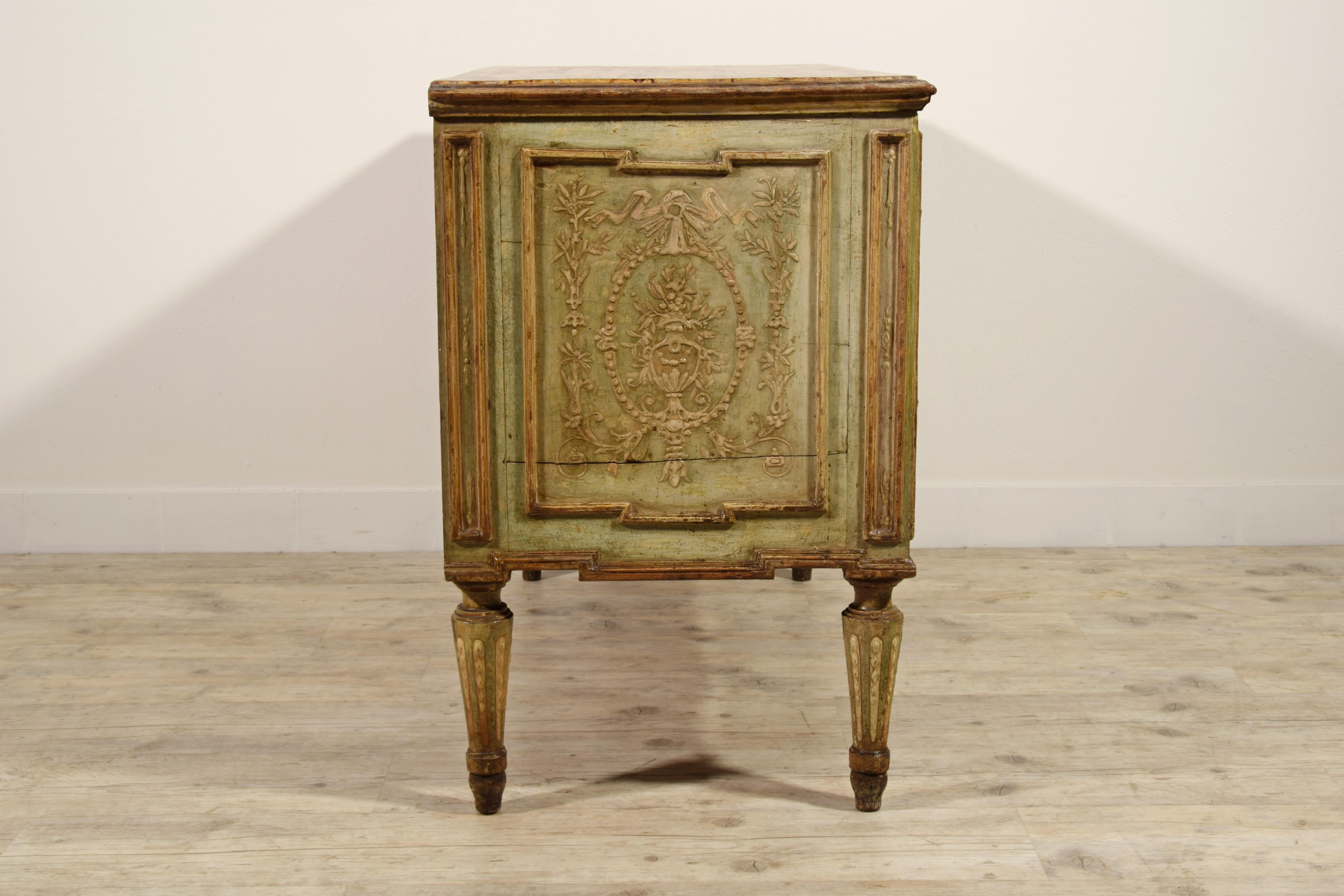 18th Century, Italian Neoclassical Lacquered Wood Chest of Drawer 7