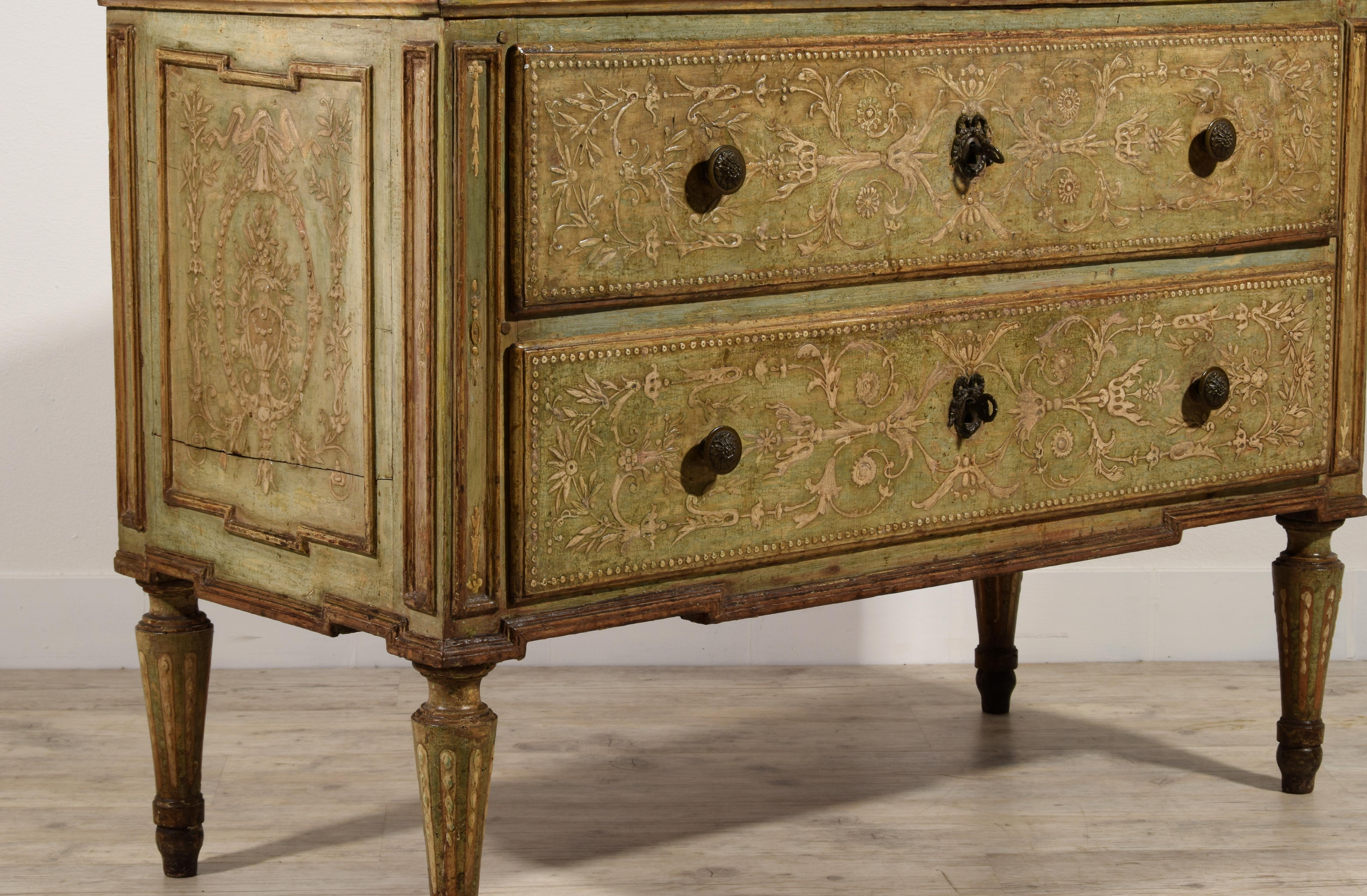18th Century, Italian Neoclassical Lacquered Wood Chest of Drawer 9