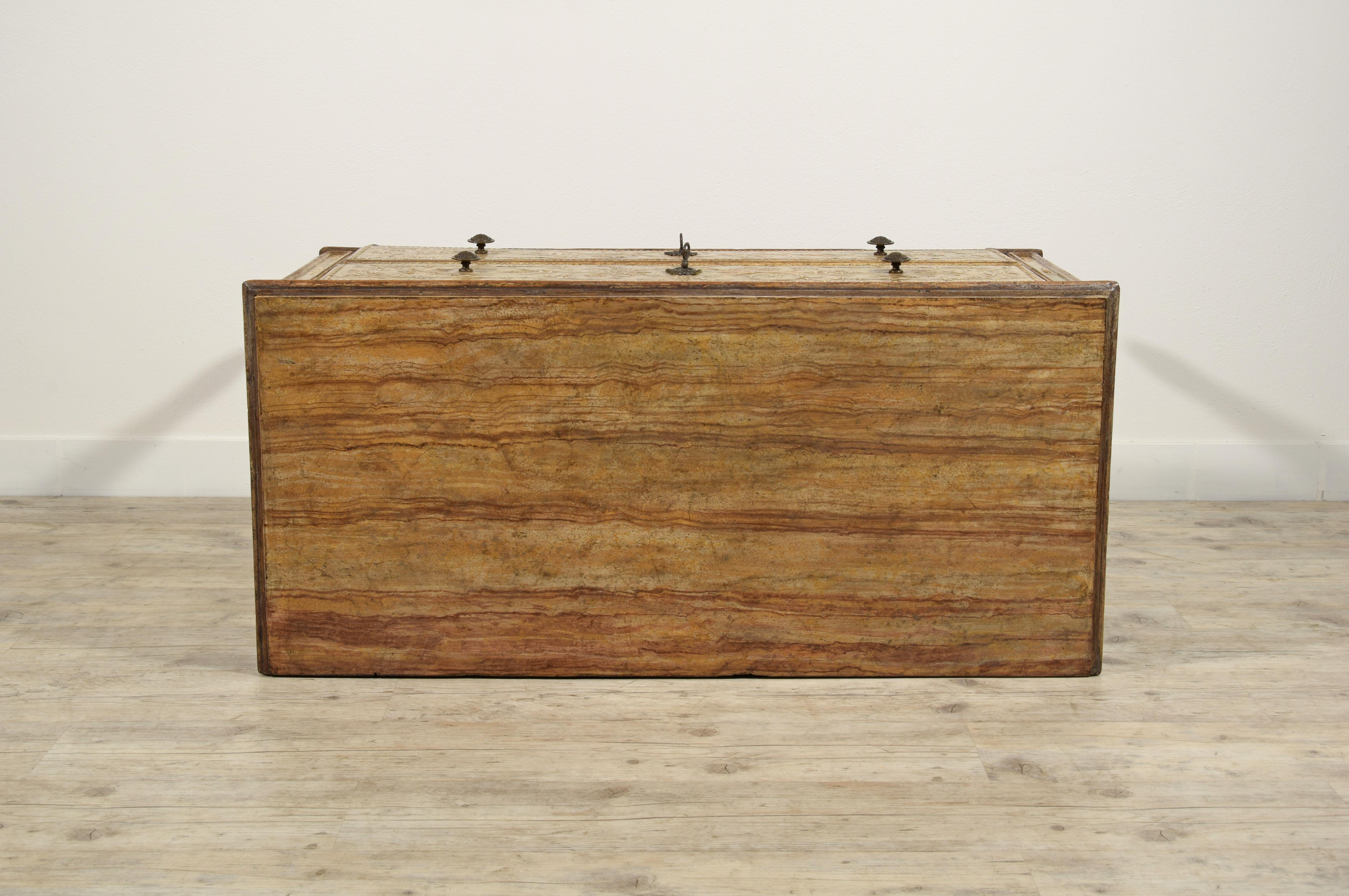 18th Century, Italian Neoclassical Lacquered Wood Chest of Drawer 16