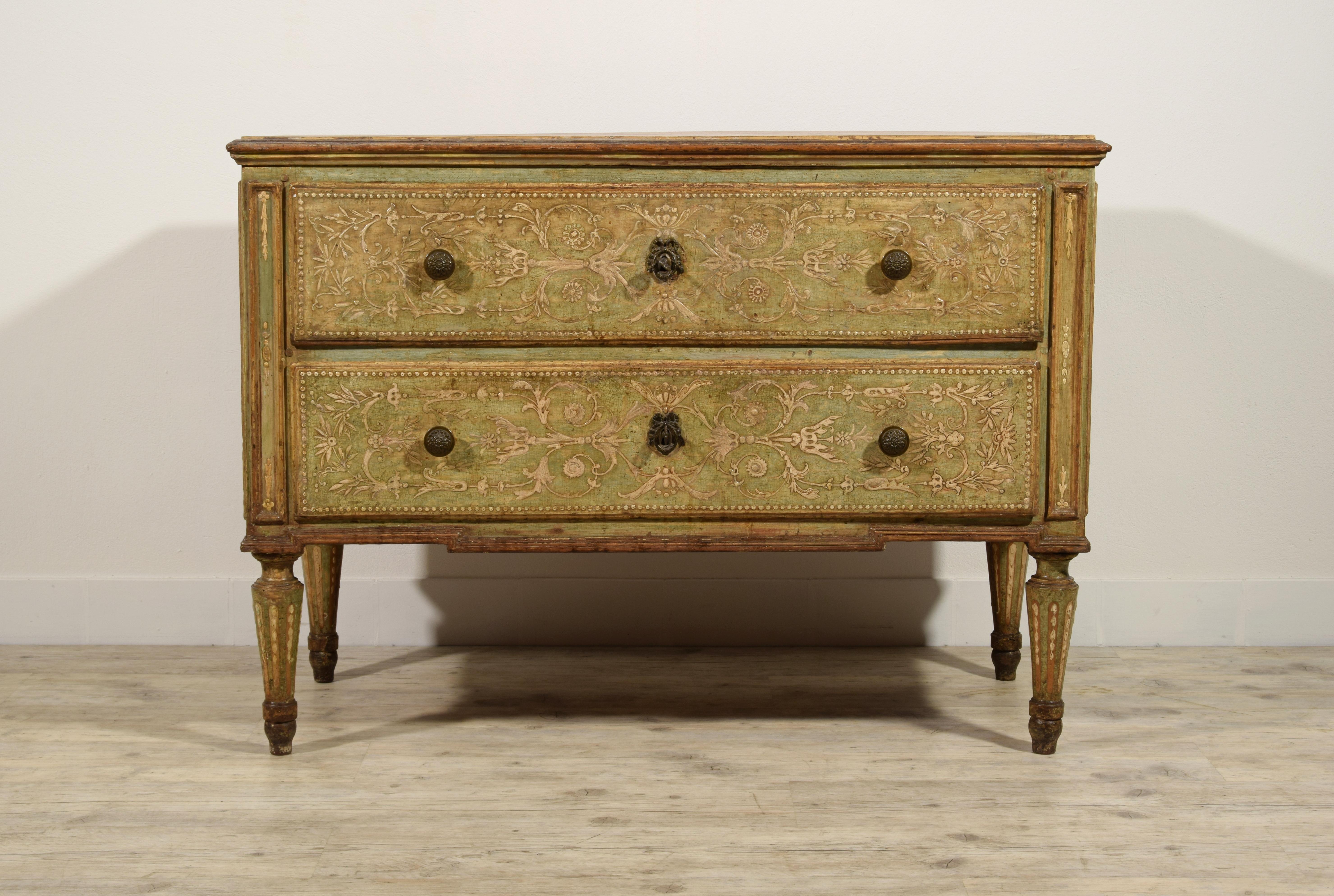 18th Century, Italian Neoclassical Lacquered Wood Chest of Drawer 1