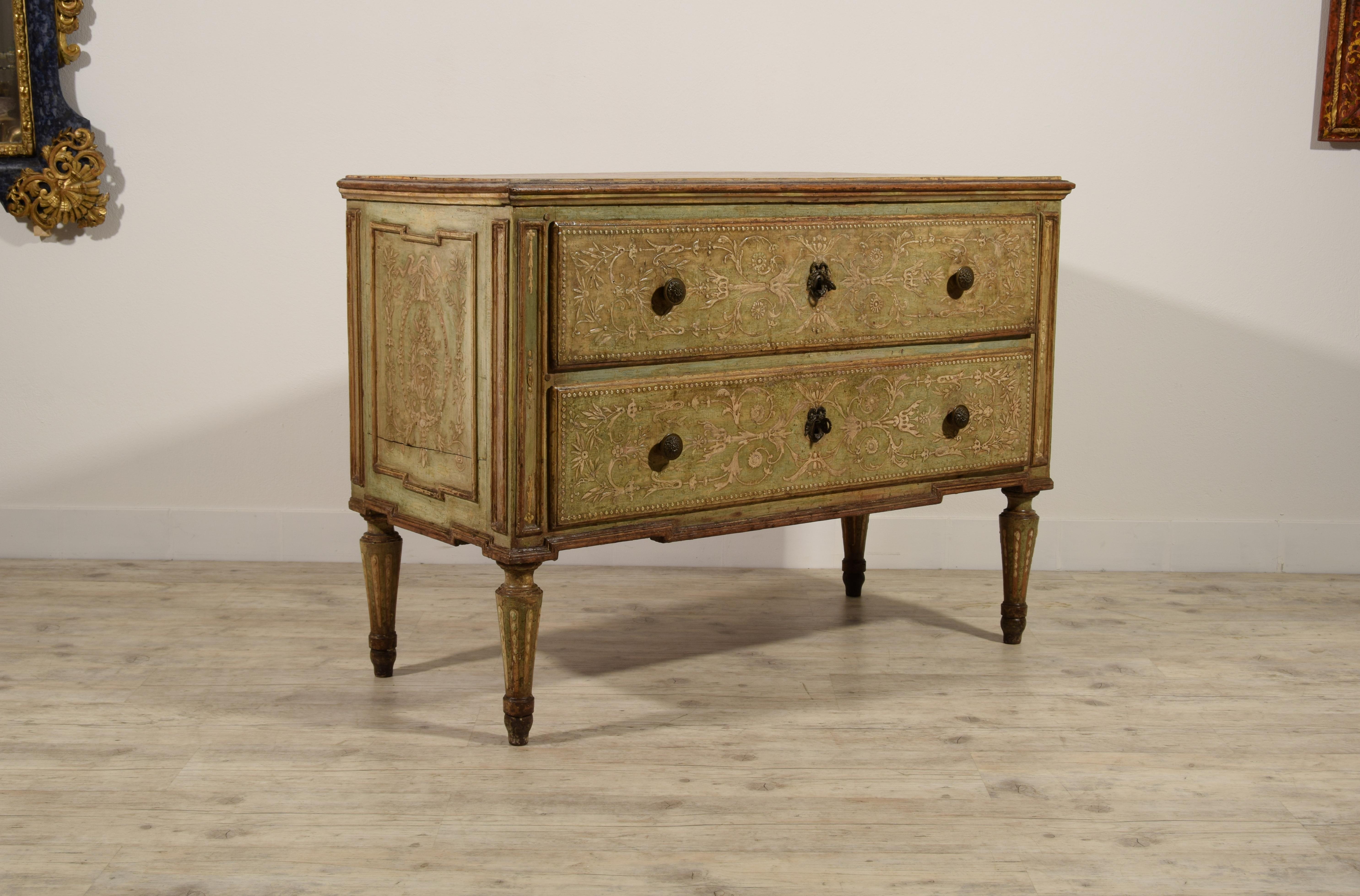 18th Century, Italian Neoclassical Lacquered Wood Chest of Drawer 6