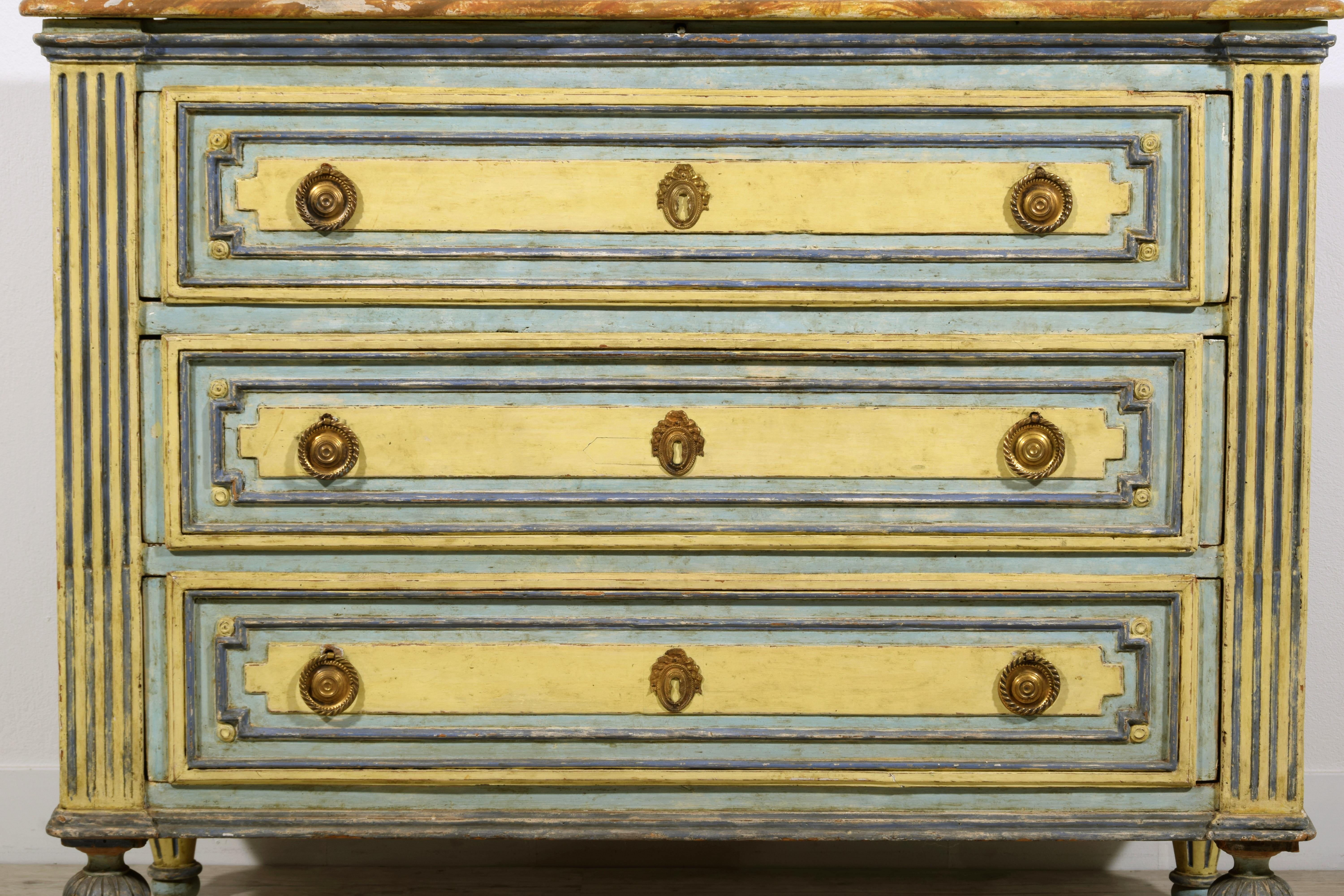 18th century, Italian Neoclassical Lacquered Wood Chest of Drawers  For Sale 9