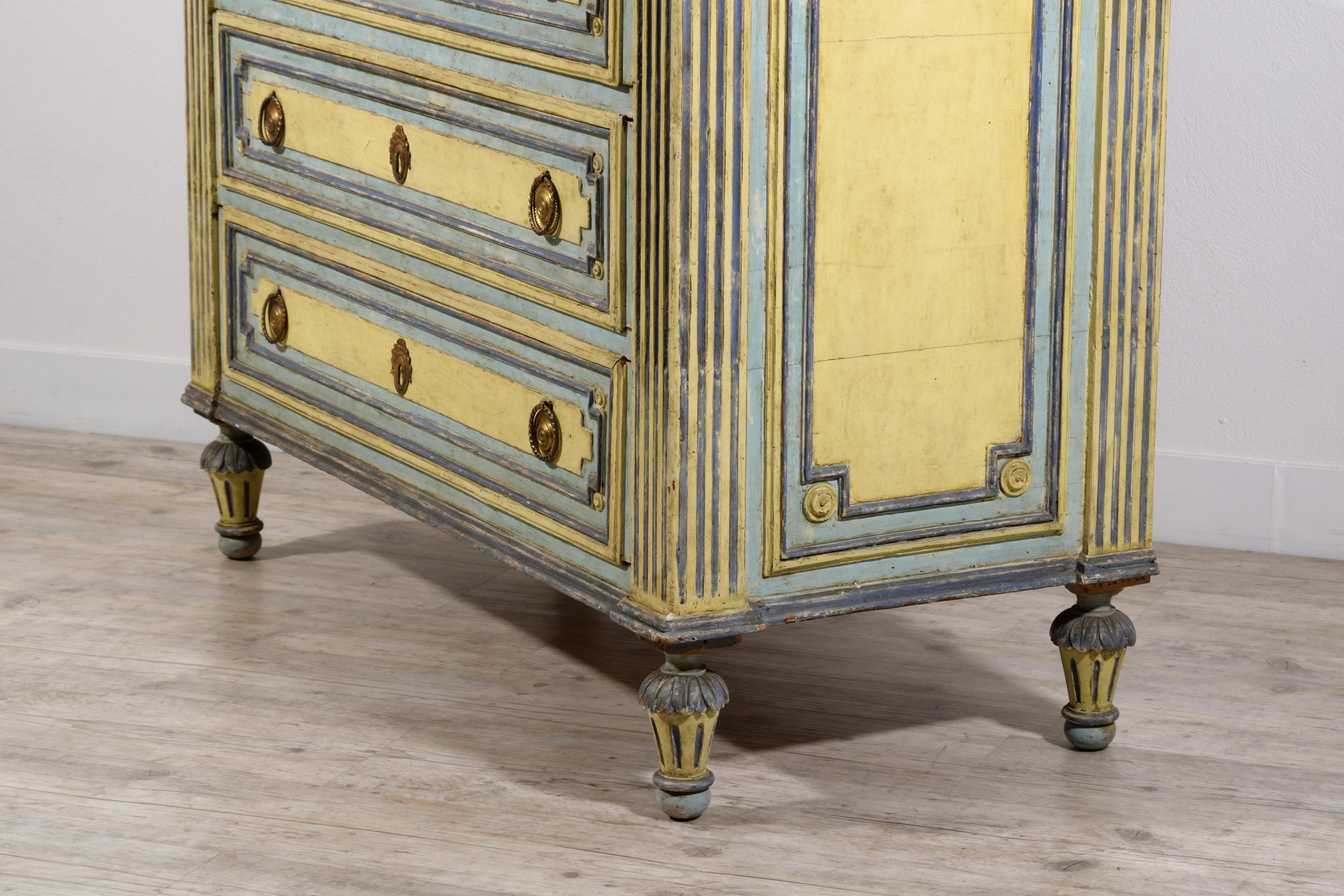 18th century, Italian Neoclassical Lacquered Wood Chest of Drawers  For Sale 11