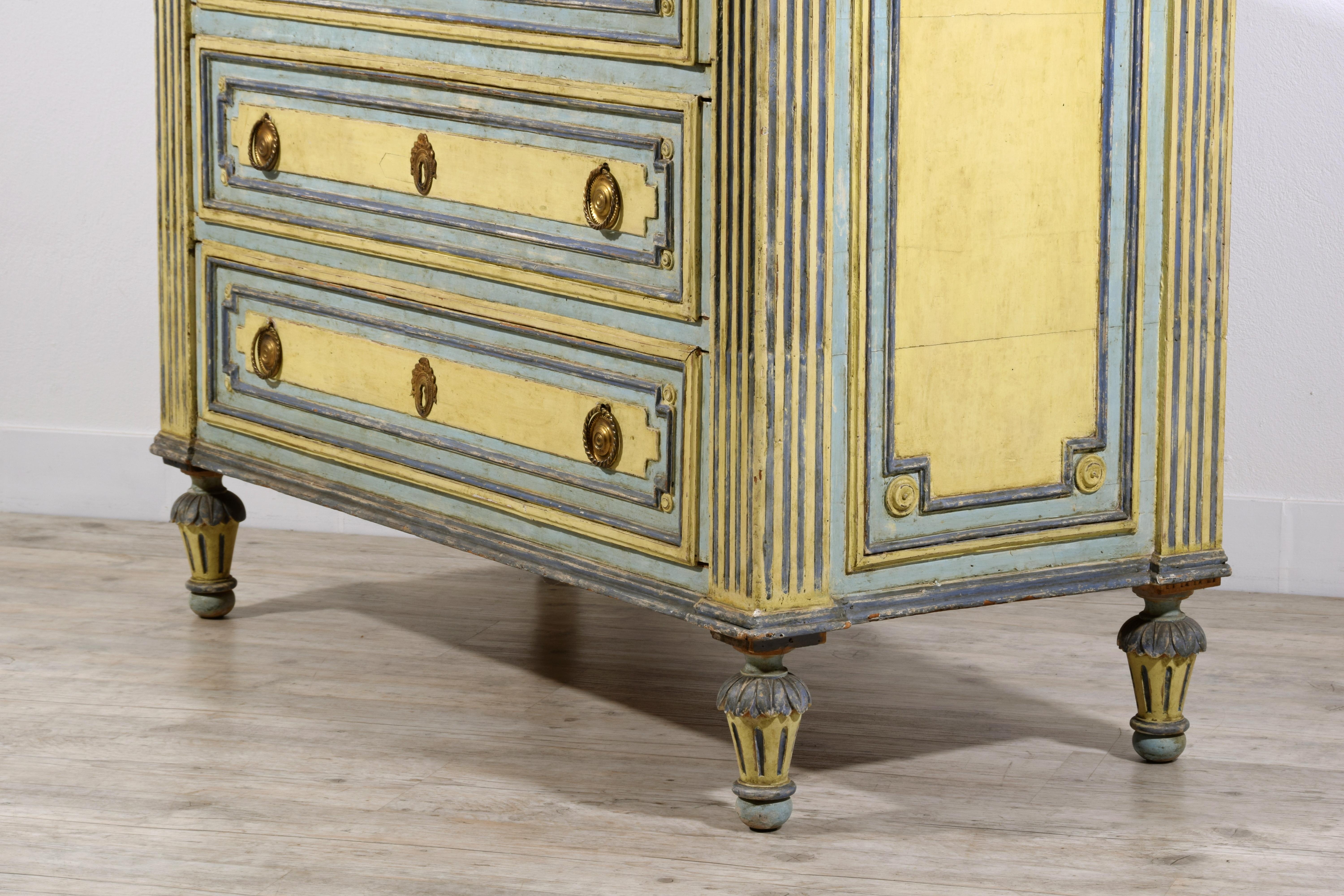18th century, Italian Neoclassical Lacquered Wood Chest of Drawers  For Sale 12