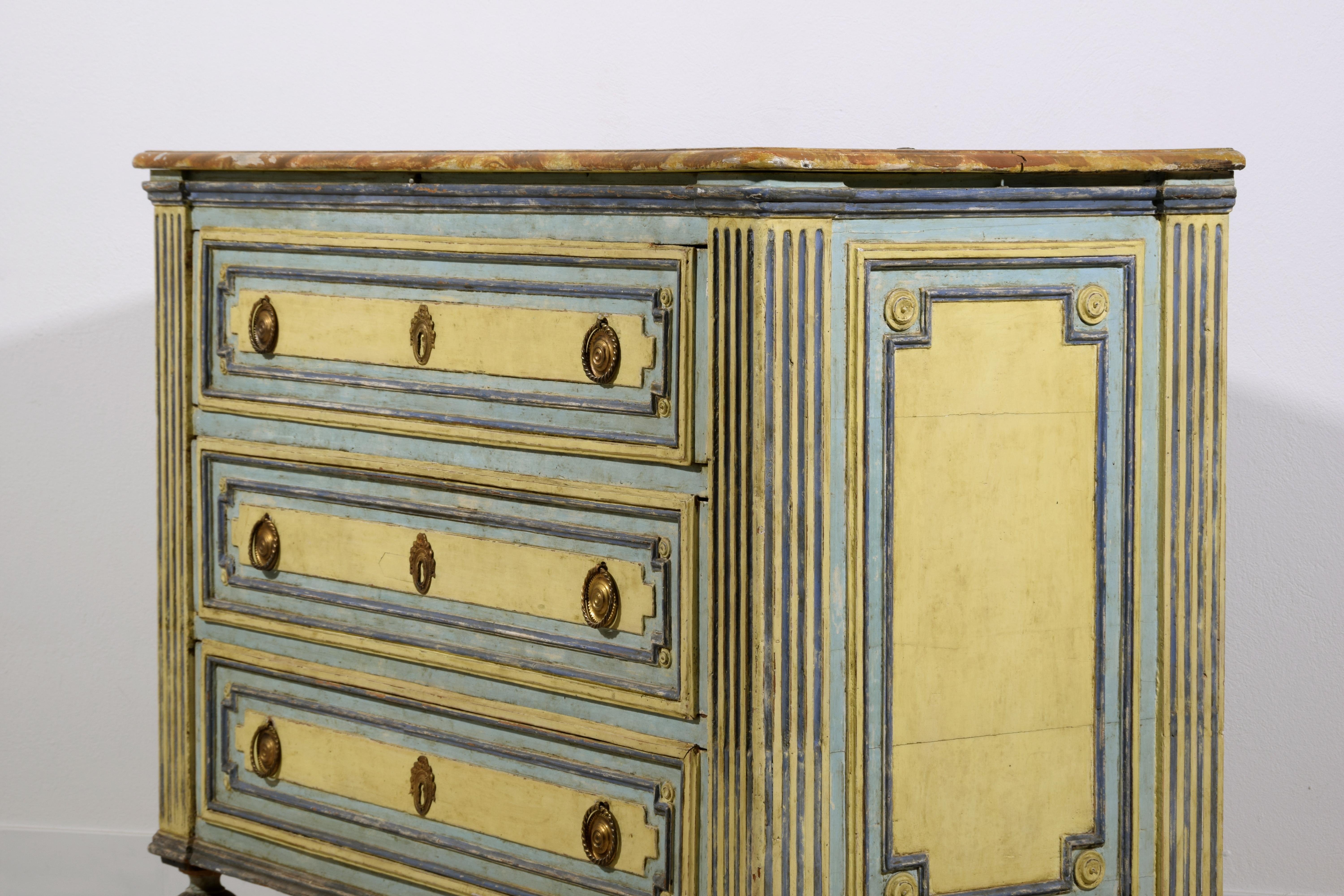 18th century, Italian Neoclassical Lacquered Wood Chest of Drawers  For Sale 13