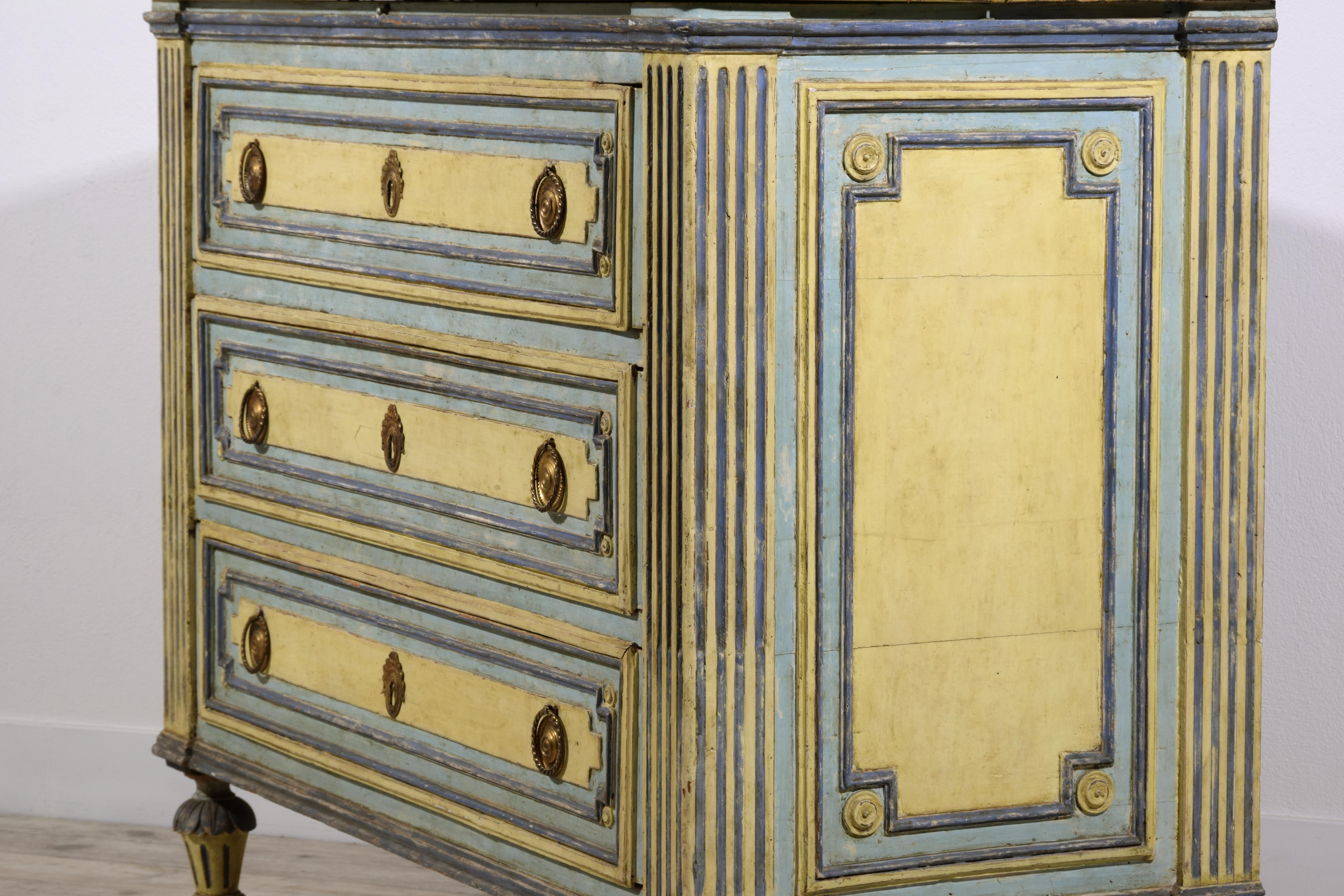 18th century, Italian Neoclassical Lacquered Wood Chest of Drawers  For Sale 14