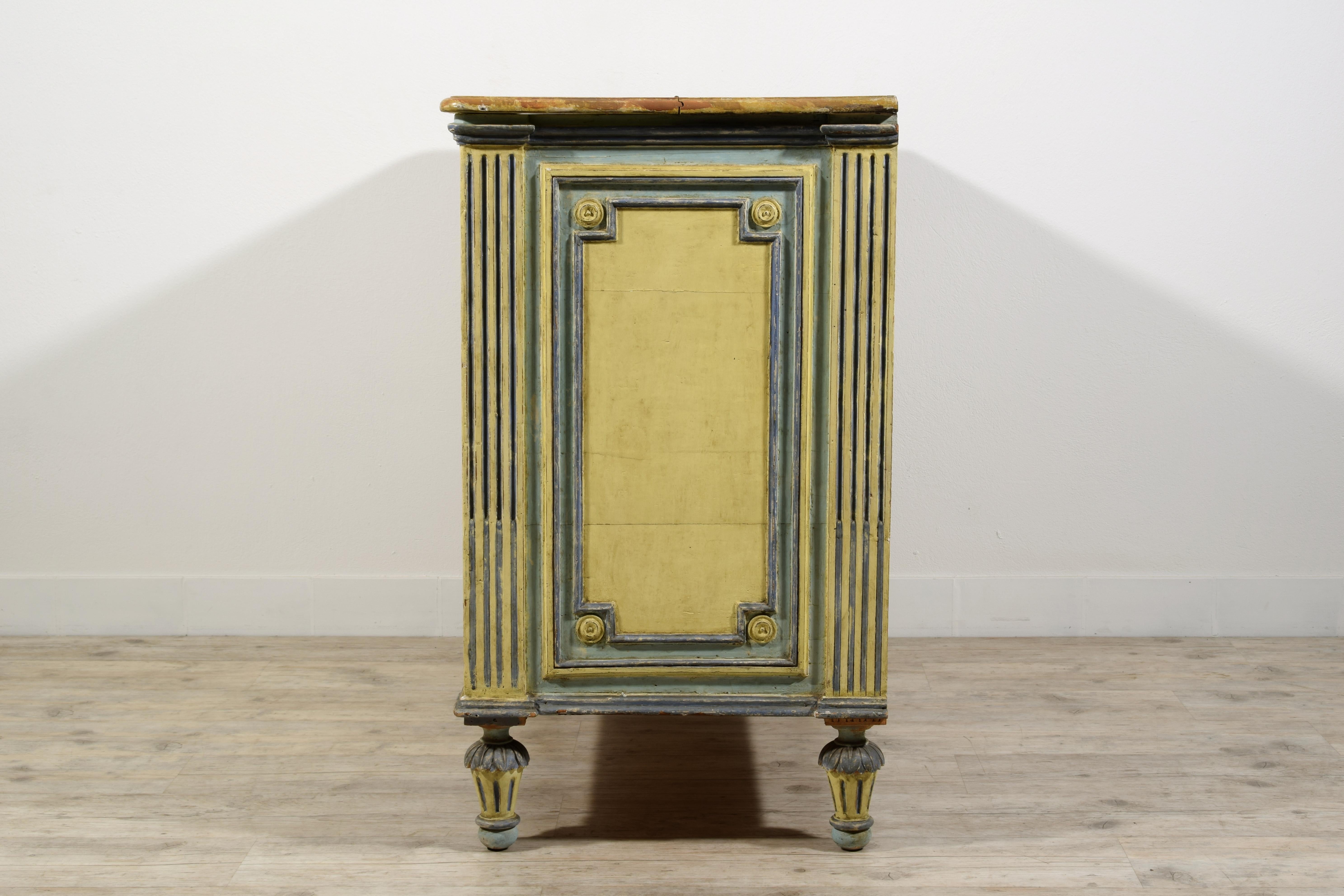 18th century, Italian Neoclassical Lacquered Wood Chest of Drawers  For Sale 15
