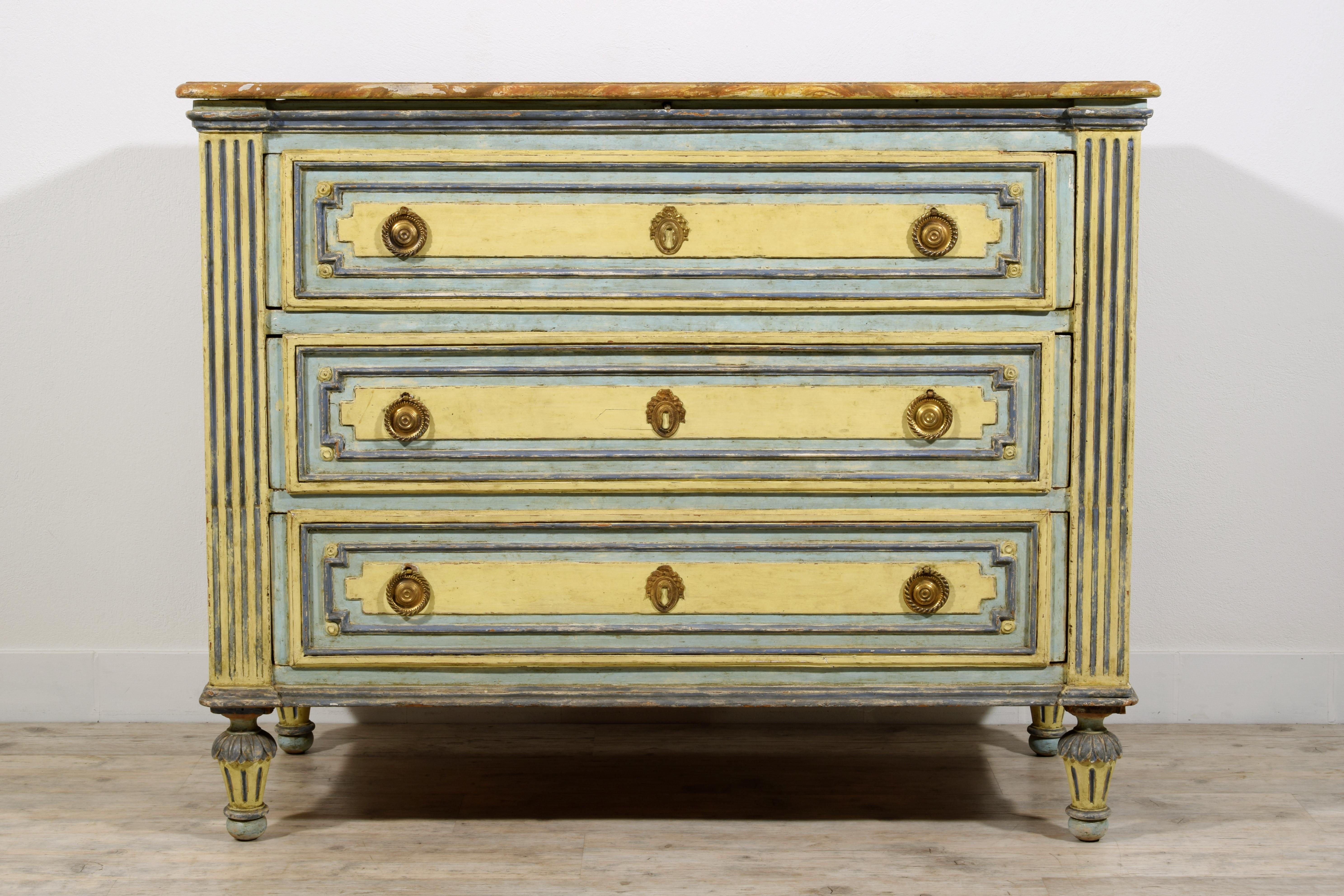 18th Century 18th century, Italian Neoclassical Lacquered Wood Chest of Drawers  For Sale