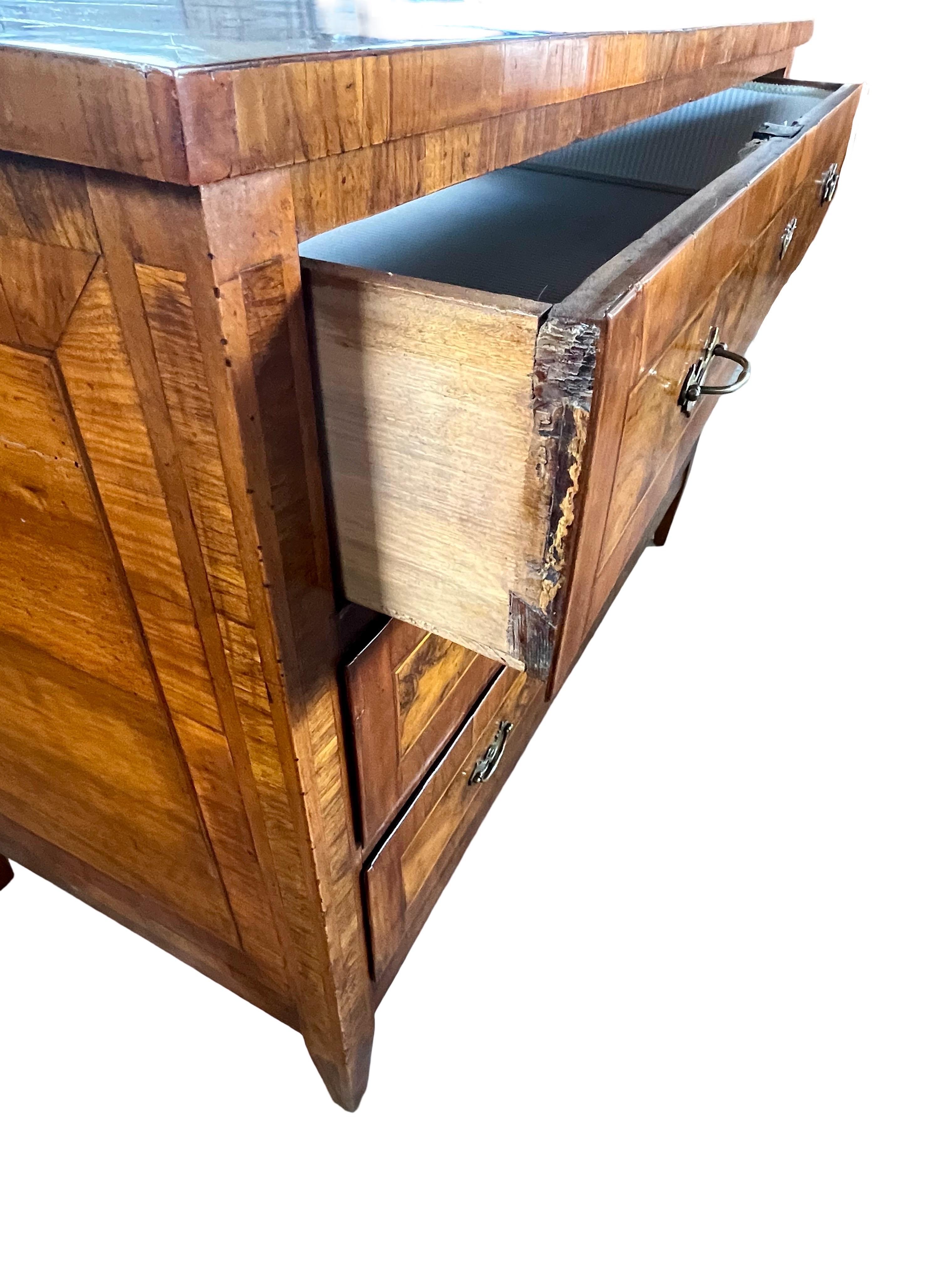 Hand-Crafted 18th Century Italian Neoclassical / Louis XVI Commode For Sale