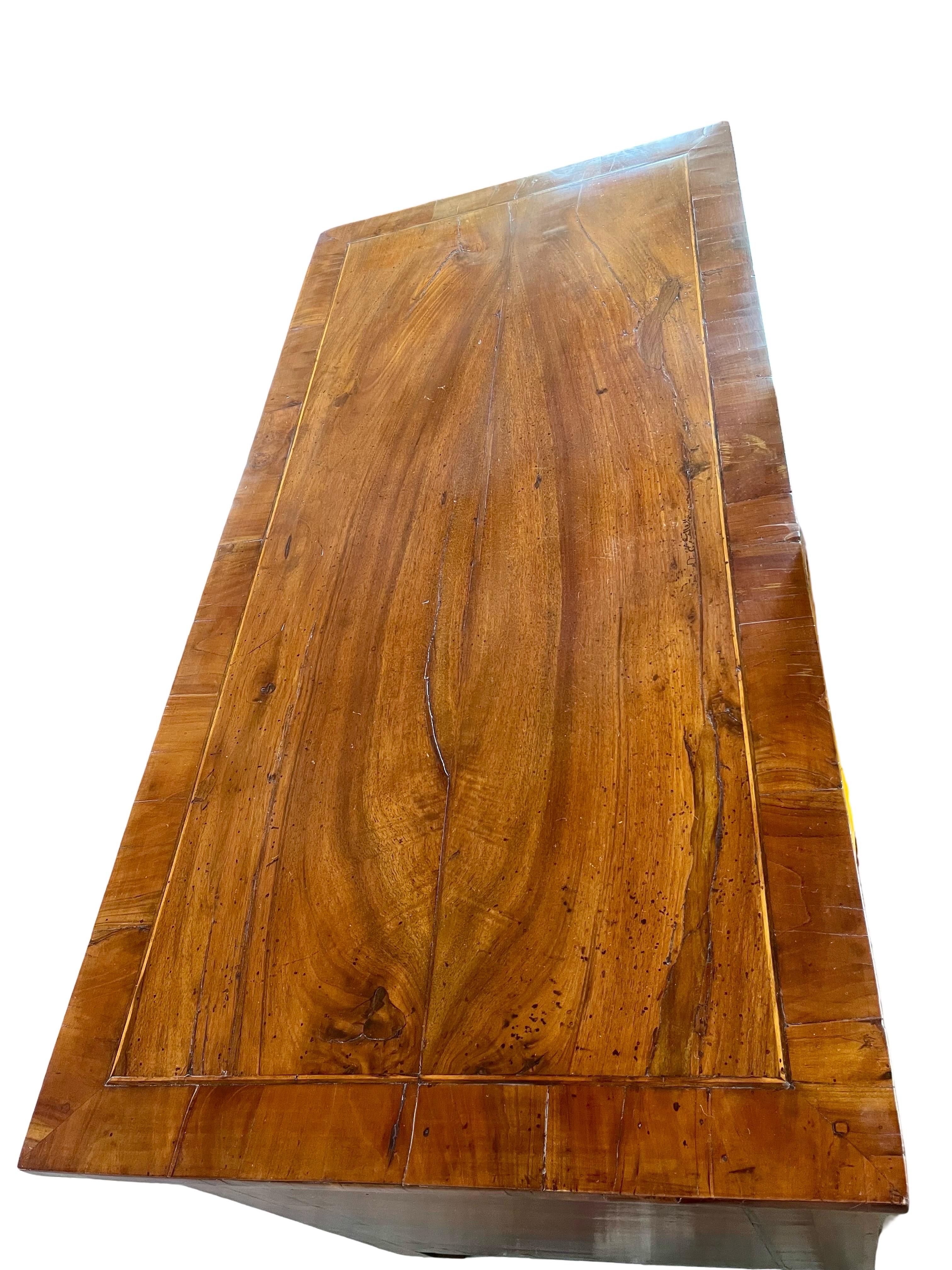 Walnut 18th Century Italian Neoclassical / Louis XVI Commode For Sale