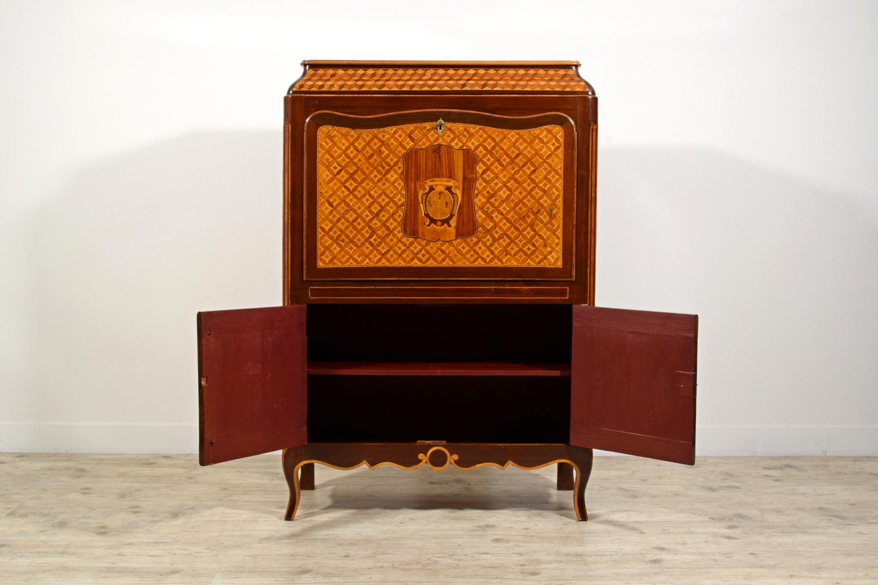 Segreteria in legno intarsiato neoclassica italiana del XVIII secolo in vendita 8
