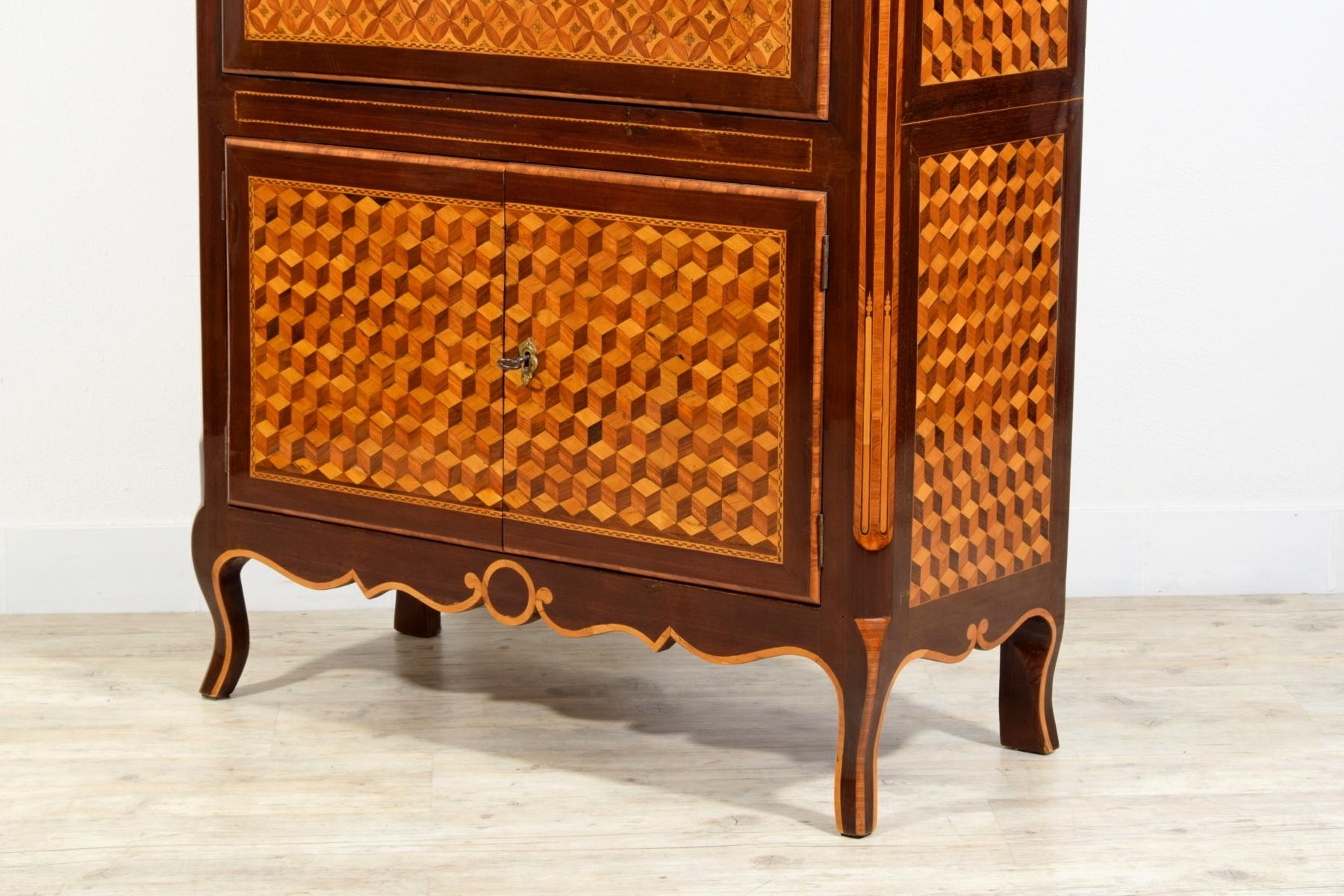 Segreteria in legno intarsiato neoclassica italiana del XVIII secolo in vendita 9