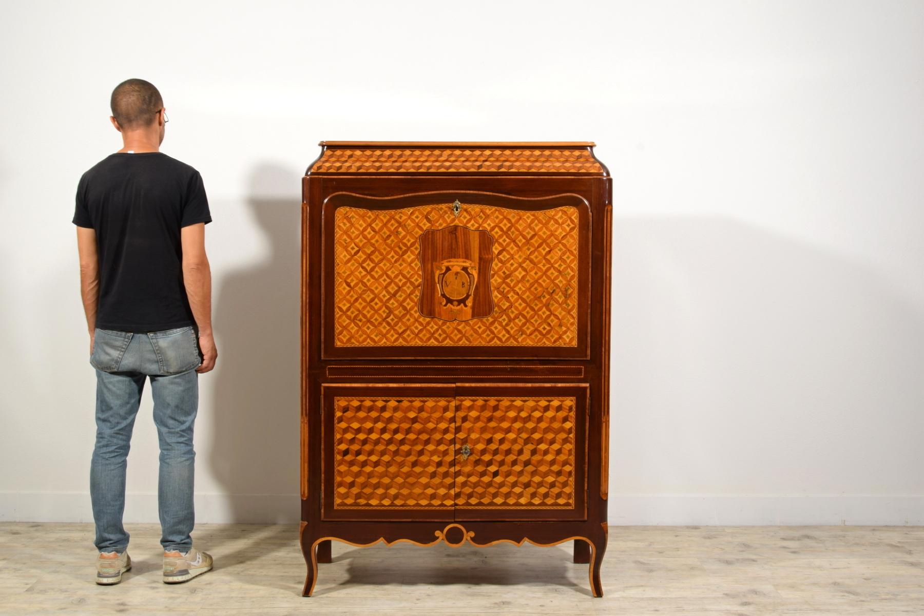 Segreteria in legno intarsiato neoclassica italiana del XVIII secolo in vendita 14