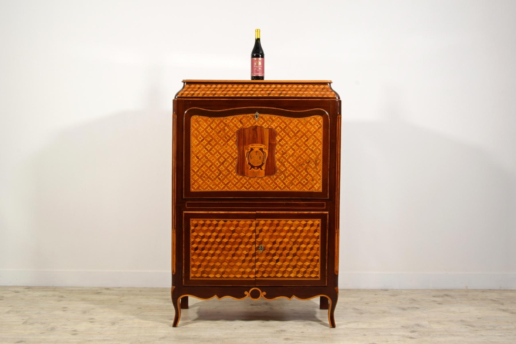 Legno Segreteria in legno intarsiato neoclassica italiana del XVIII secolo in vendita