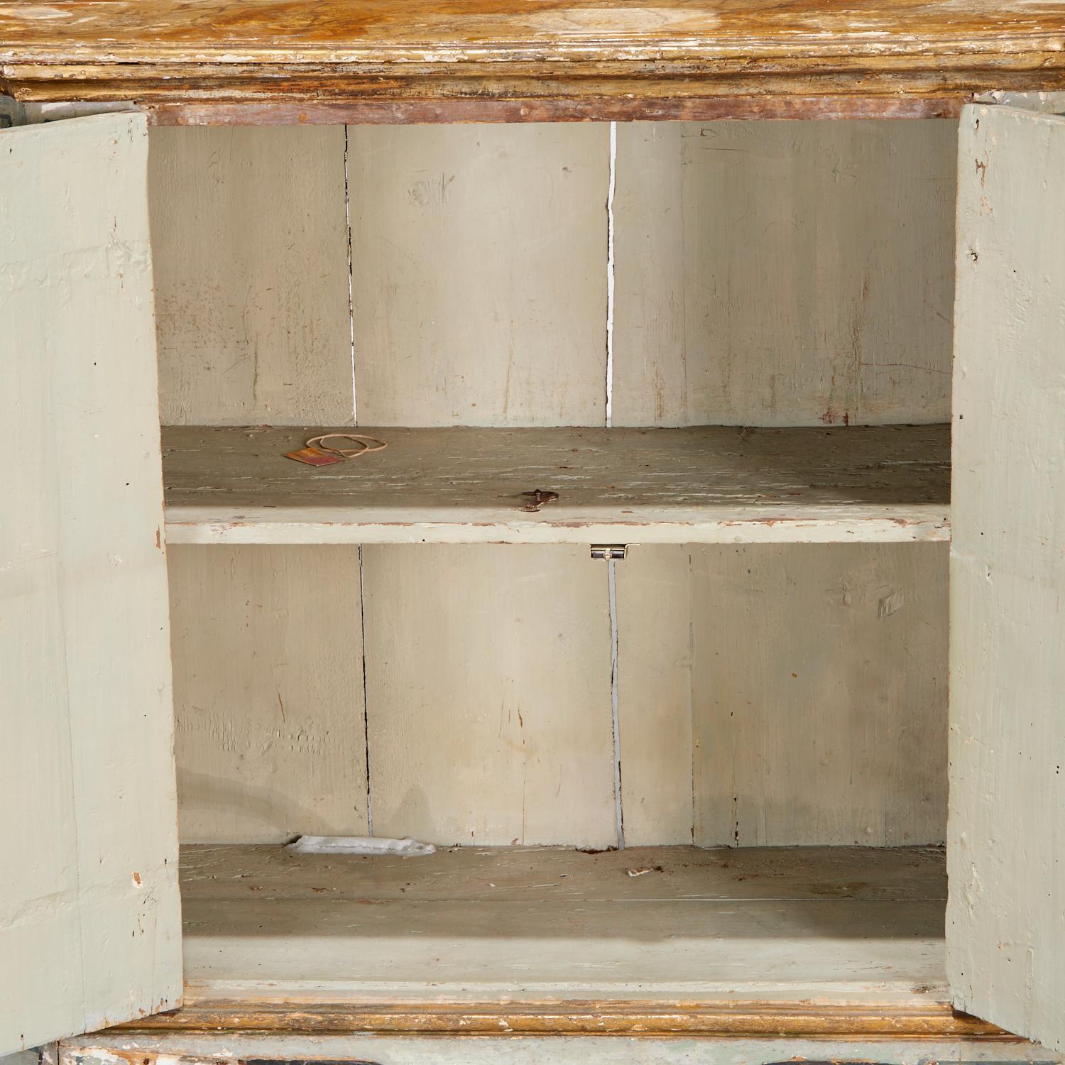 Cabinet peint et décoré néoclassique italien du 18e siècle État moyen - En vente à Bradenton, FL