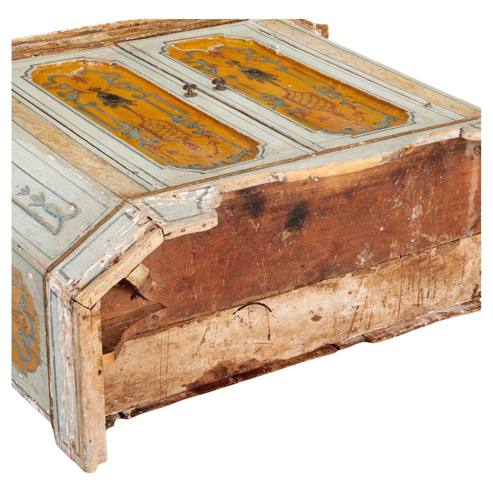 Bois Cabinet peint et décoré néoclassique italien du 18e siècle en vente