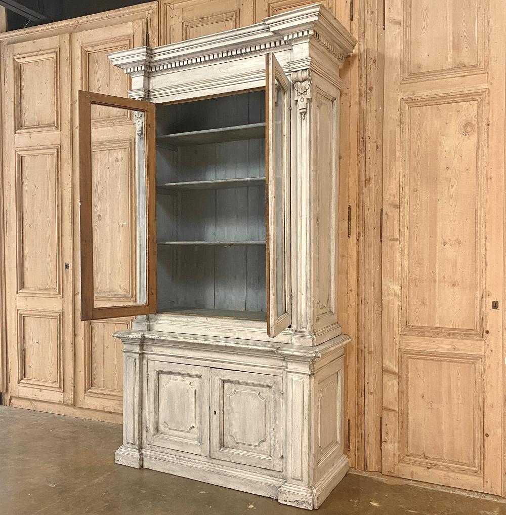 Hand-Carved 18th Century Italian Neoclassical Painted Bookcase For Sale