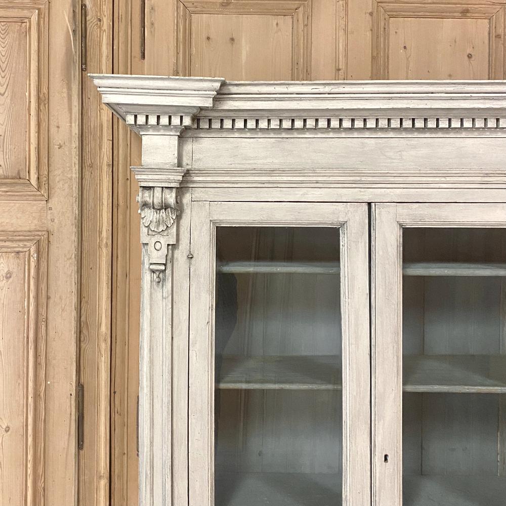 18th Century Italian Neoclassical Painted Bookcase In Good Condition For Sale In Dallas, TX