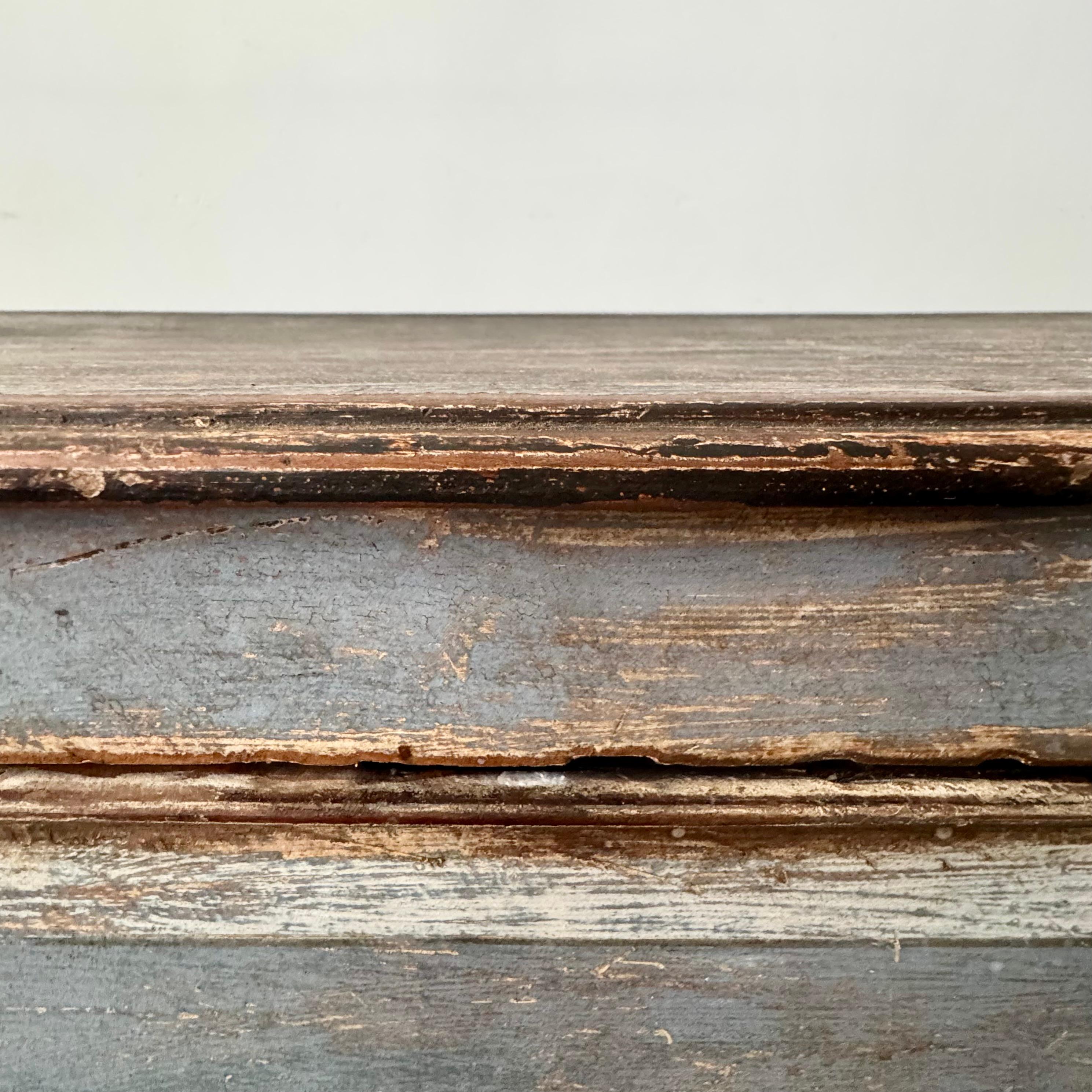 Commode peinte néoclassique italienne du 18e siècle en vente 3