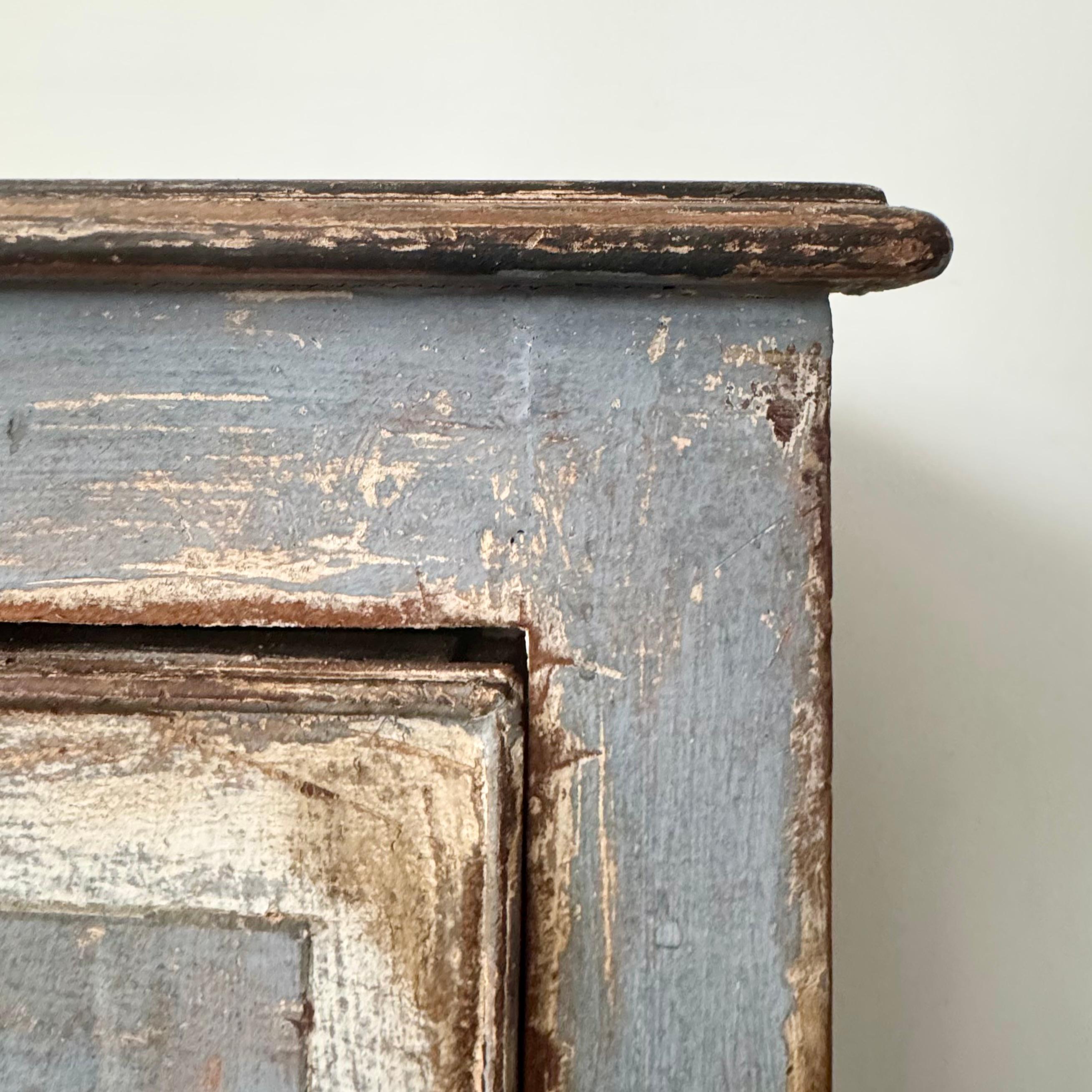 Commode peinte néoclassique italienne du 18e siècle en vente 2