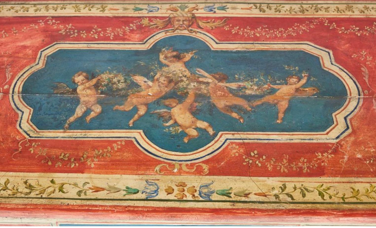 Italienische neoklassizistische, polychrom verzierte Kommode aus dem 18. Jahrhundert (18. Jahrhundert und früher) im Angebot