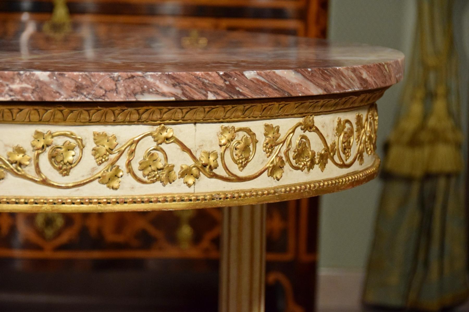 18th Century, Italian Neoclassical Round Lacquered Wood Center Table 6