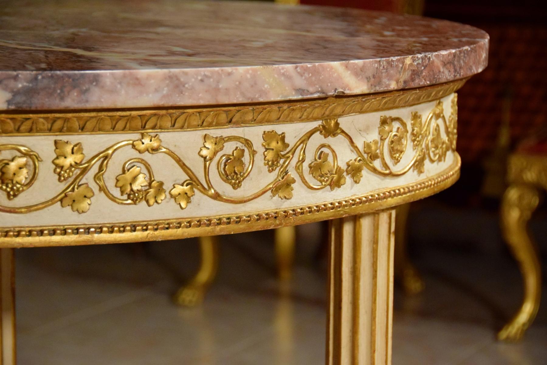 18th Century, Italian Neoclassical Round Lacquered Wood Center Table 1