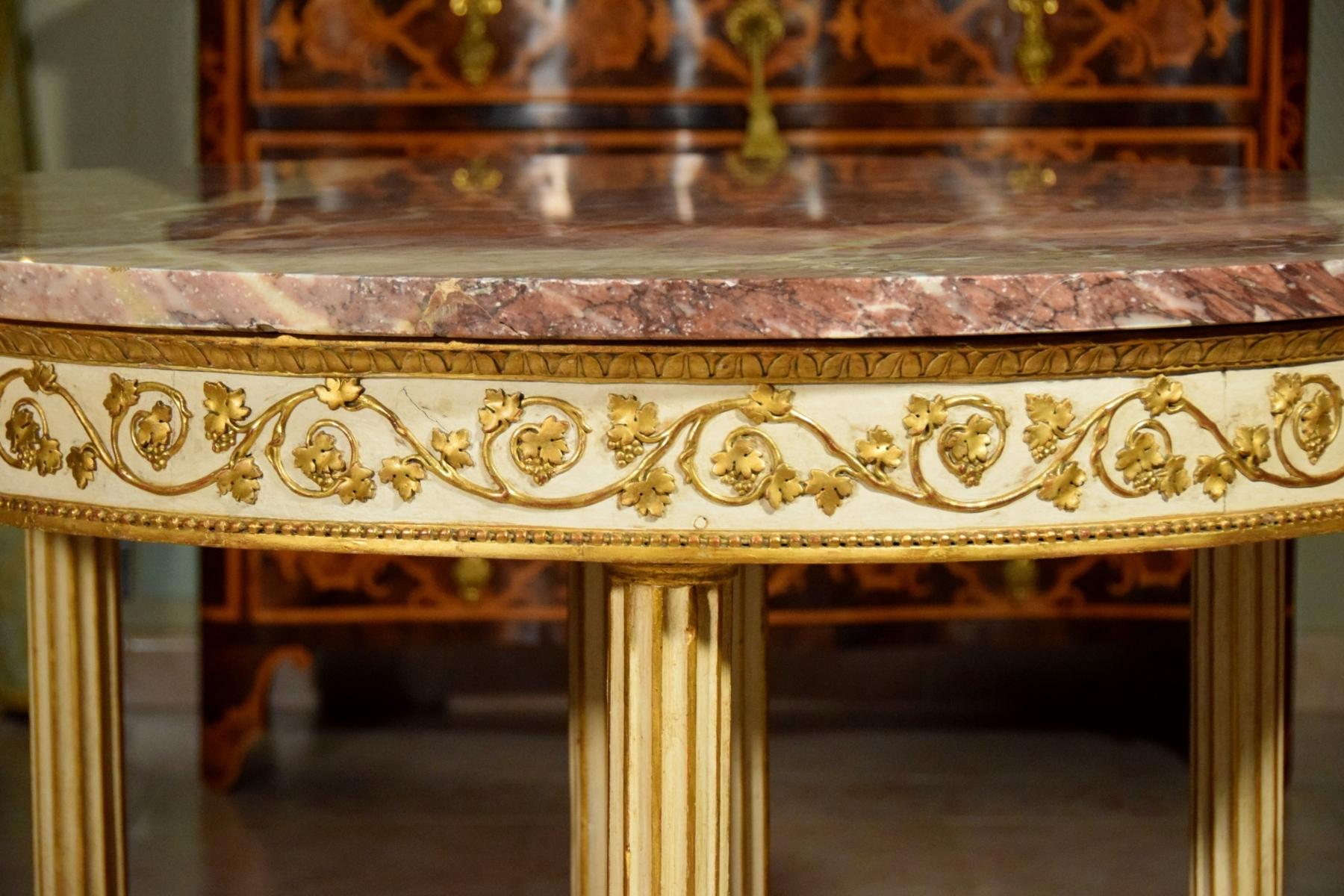 18th Century, Italian Neoclassical Round Lacquered Wood Center Table 4