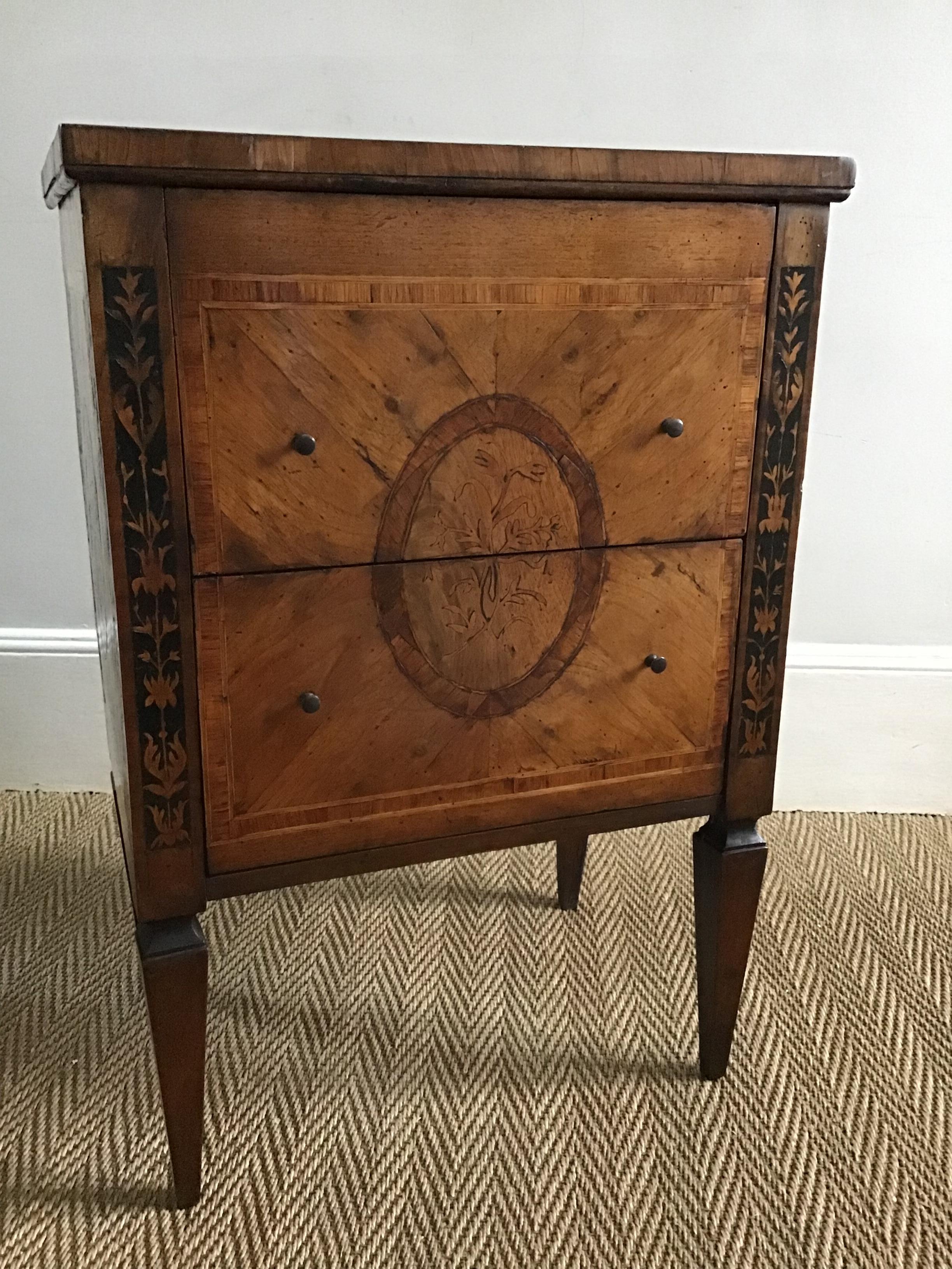 Tulipwood 18th Century Italian Neoclassical Walnut and Marquetry Commodino For Sale