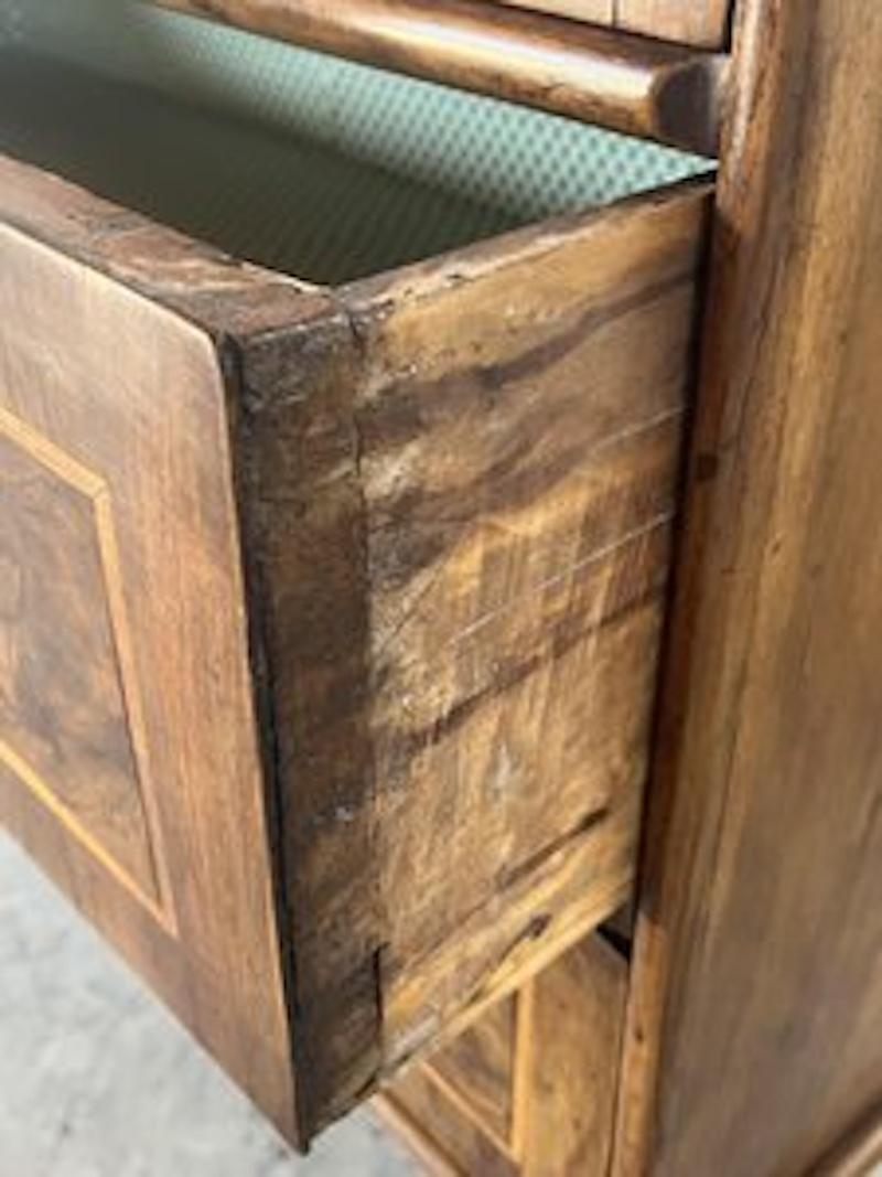 18th Century Italian Neoclassical Walnut Commode with Inlay and Burl Veneer 5