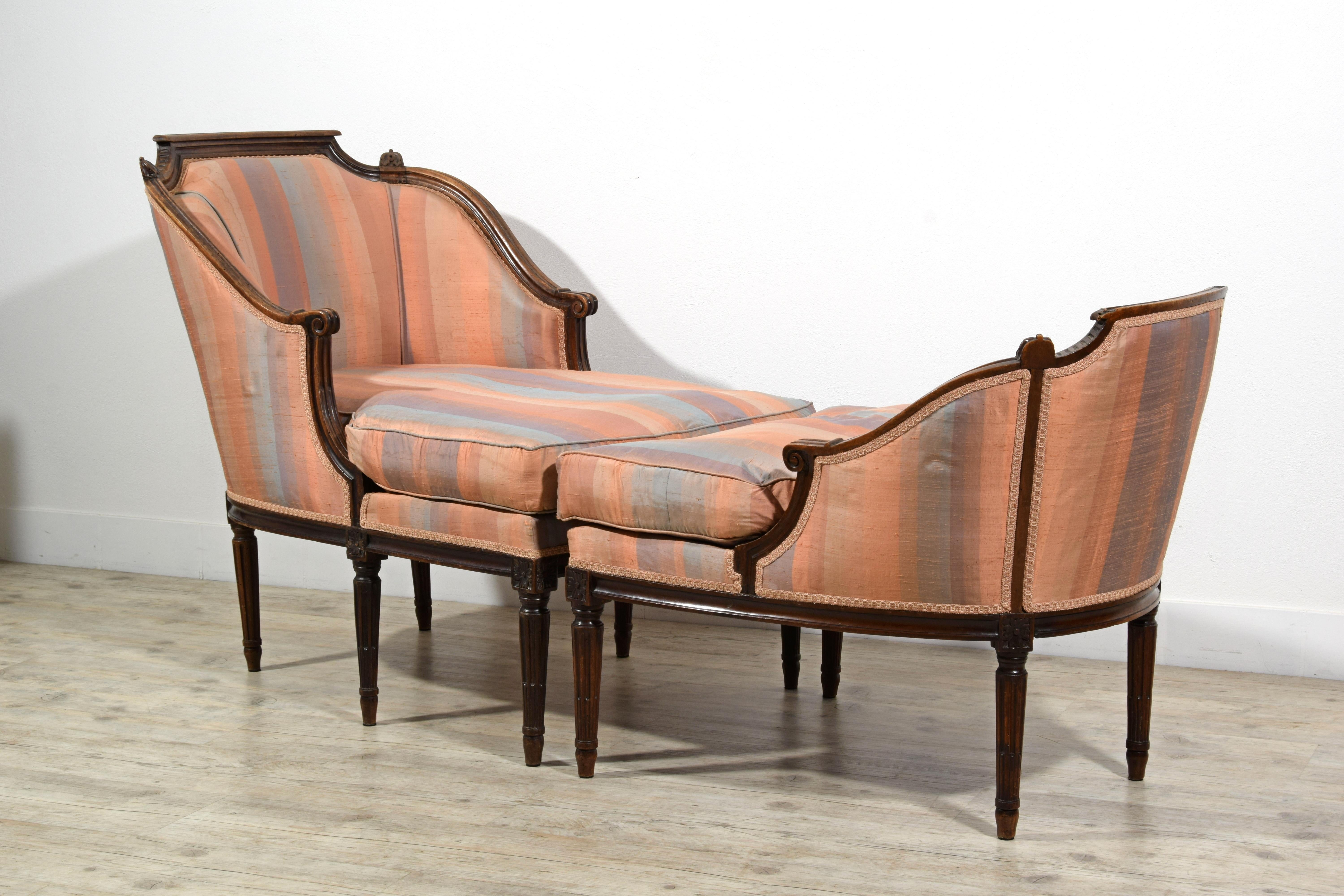 Hand-Carved 18th Century, Italian Neoclassical Walnut Wood Duchesse Brisée Armchair For Sale