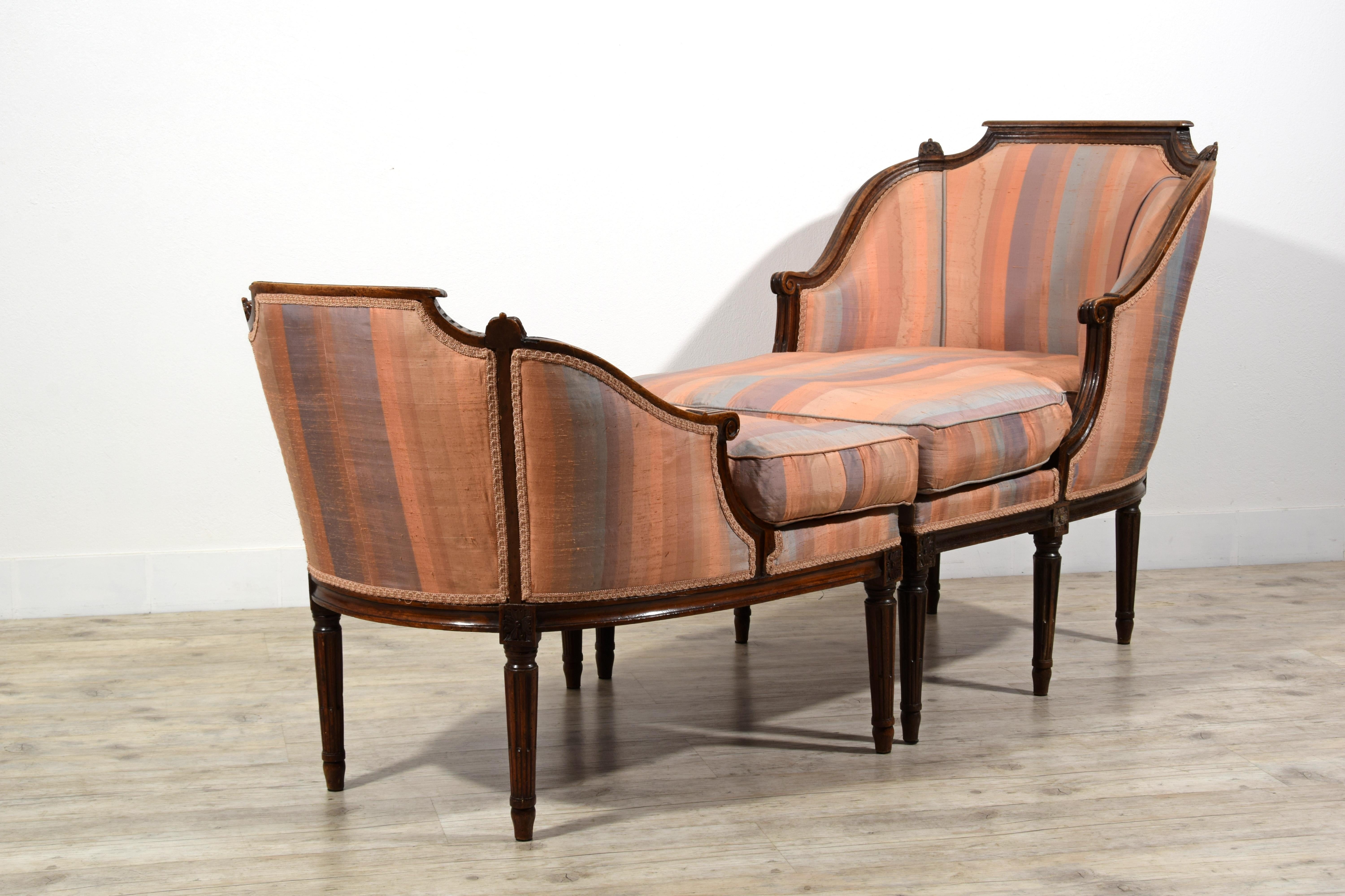 18th Century, Italian Neoclassical Walnut Wood Duchesse Brisée Armchair For Sale 1