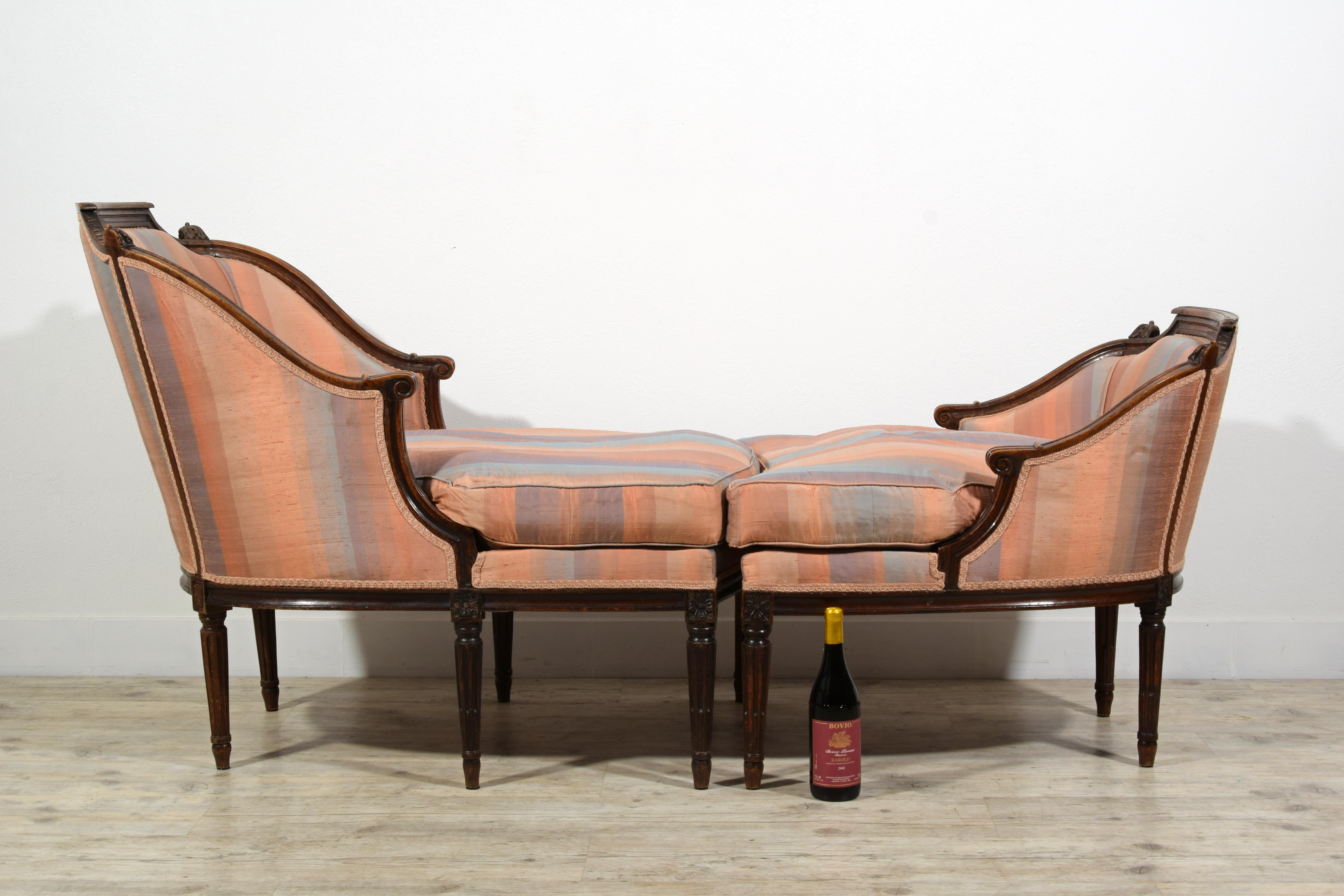 18th Century, Italian Neoclassical Walnut Wood Duchesse Brisée Armchair For Sale 2