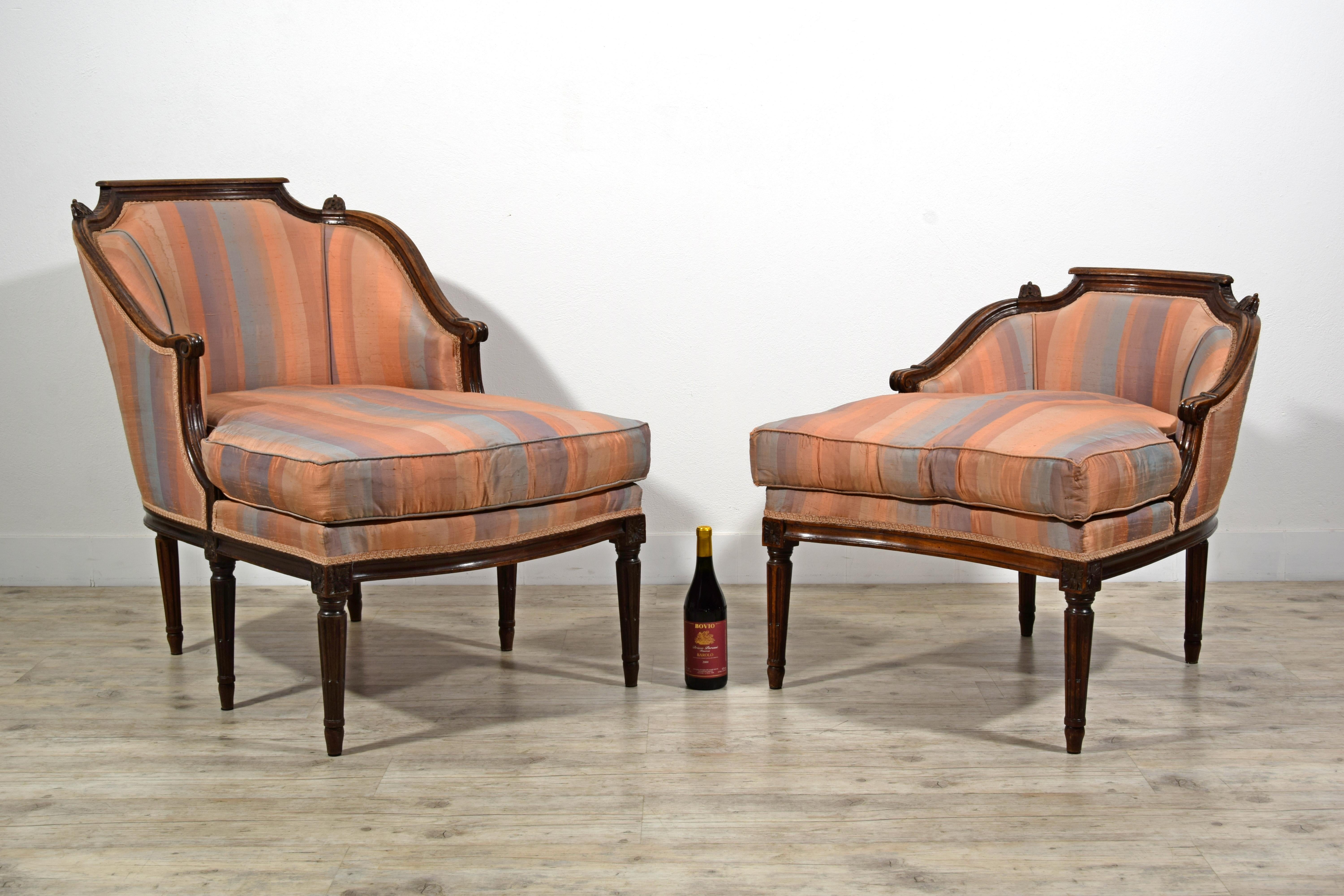 18th Century, Italian Neoclassical Walnut Wood Duchesse Brisée Armchair For Sale 3