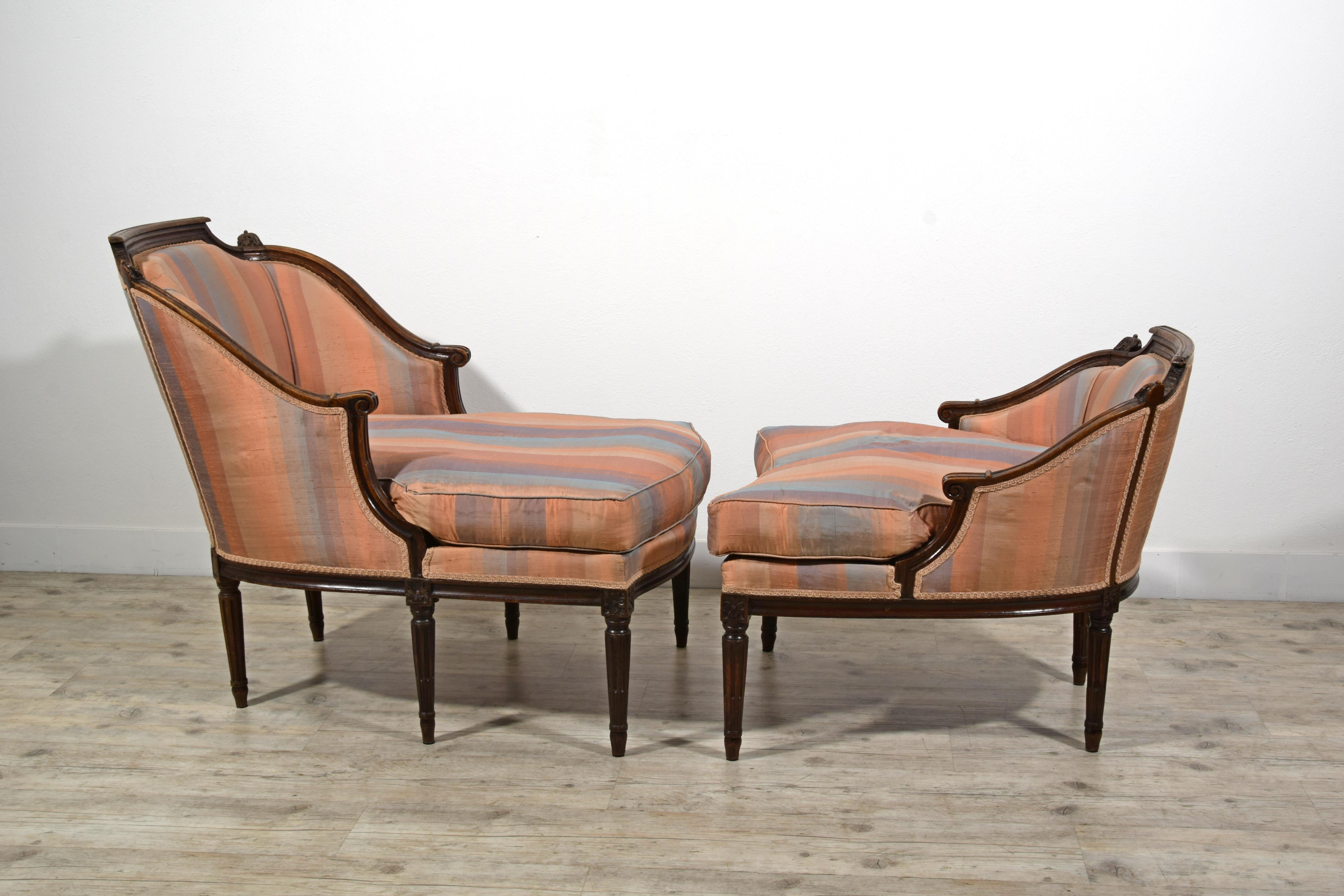 18th Century, Italian Neoclassical Walnut Wood Duchesse Brisée Armchair For Sale 4
