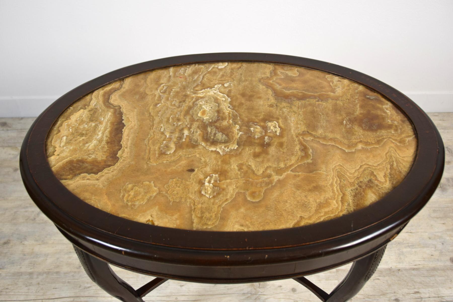 18ème siècle:: italien néoclassique Table basse en bois avec dessus ovale en albâtre en vente 10