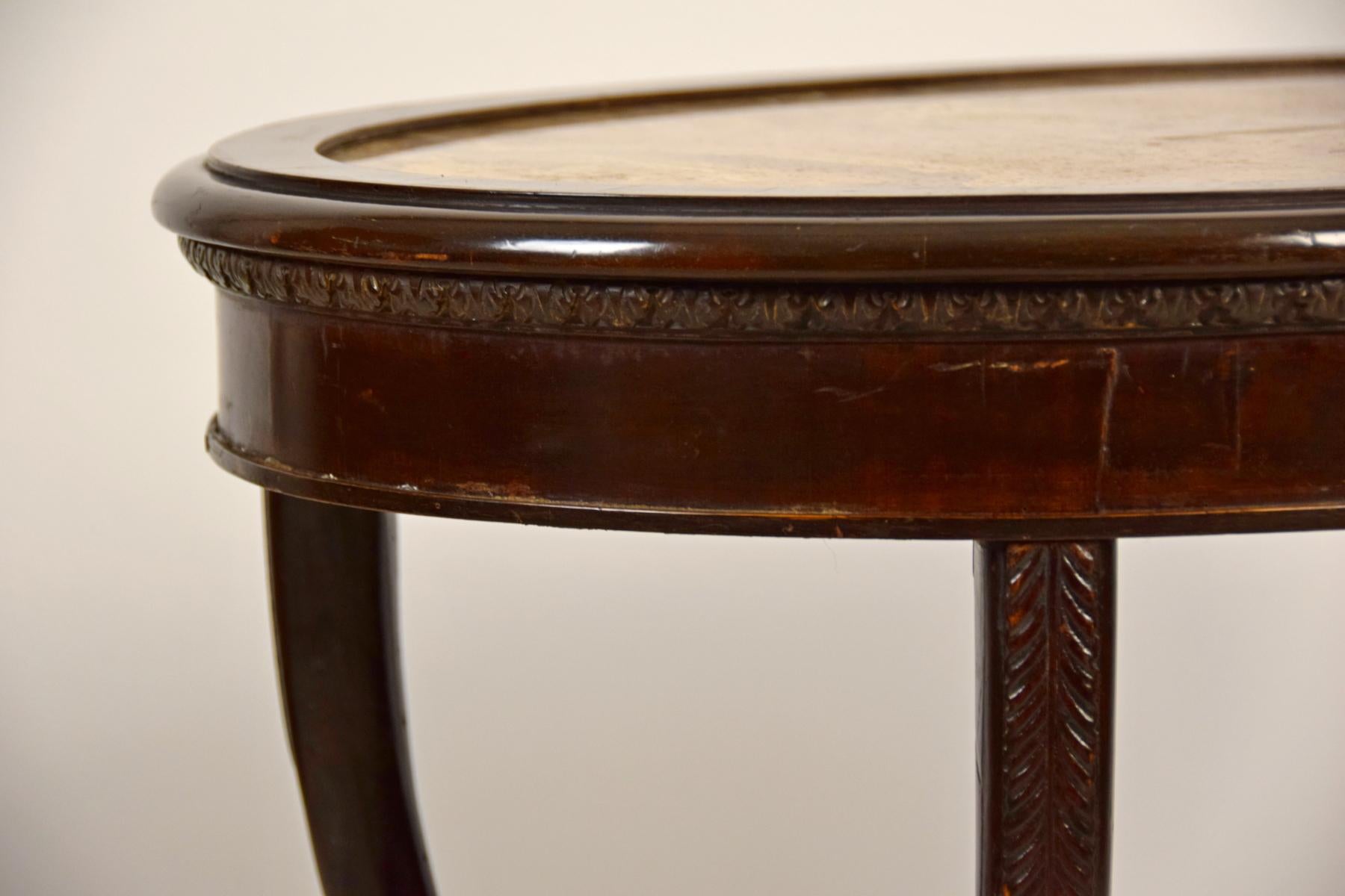 18th Century, Italian Neoclassical Wood Coffee Table with Alabaster Oval Top For Sale 4