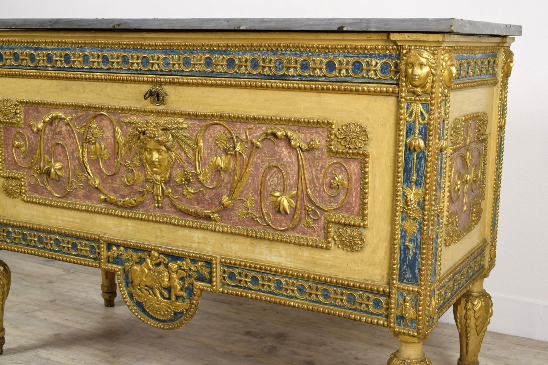 18th Century Italian Neoclassical Wood Dresser Attributed to Francesco Bolgiè 13
