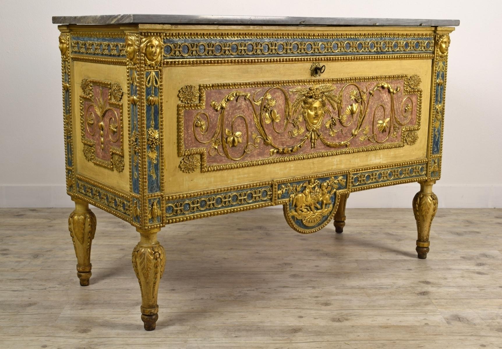 18th century Italian neoclassical carved, lacquered and gilded wood dresser attributed to Francesco Bolgiè (1752?-1834).

The fine and elegant commode is made of finely carved, lacquered and gilded wood. It presents several stylistic and material