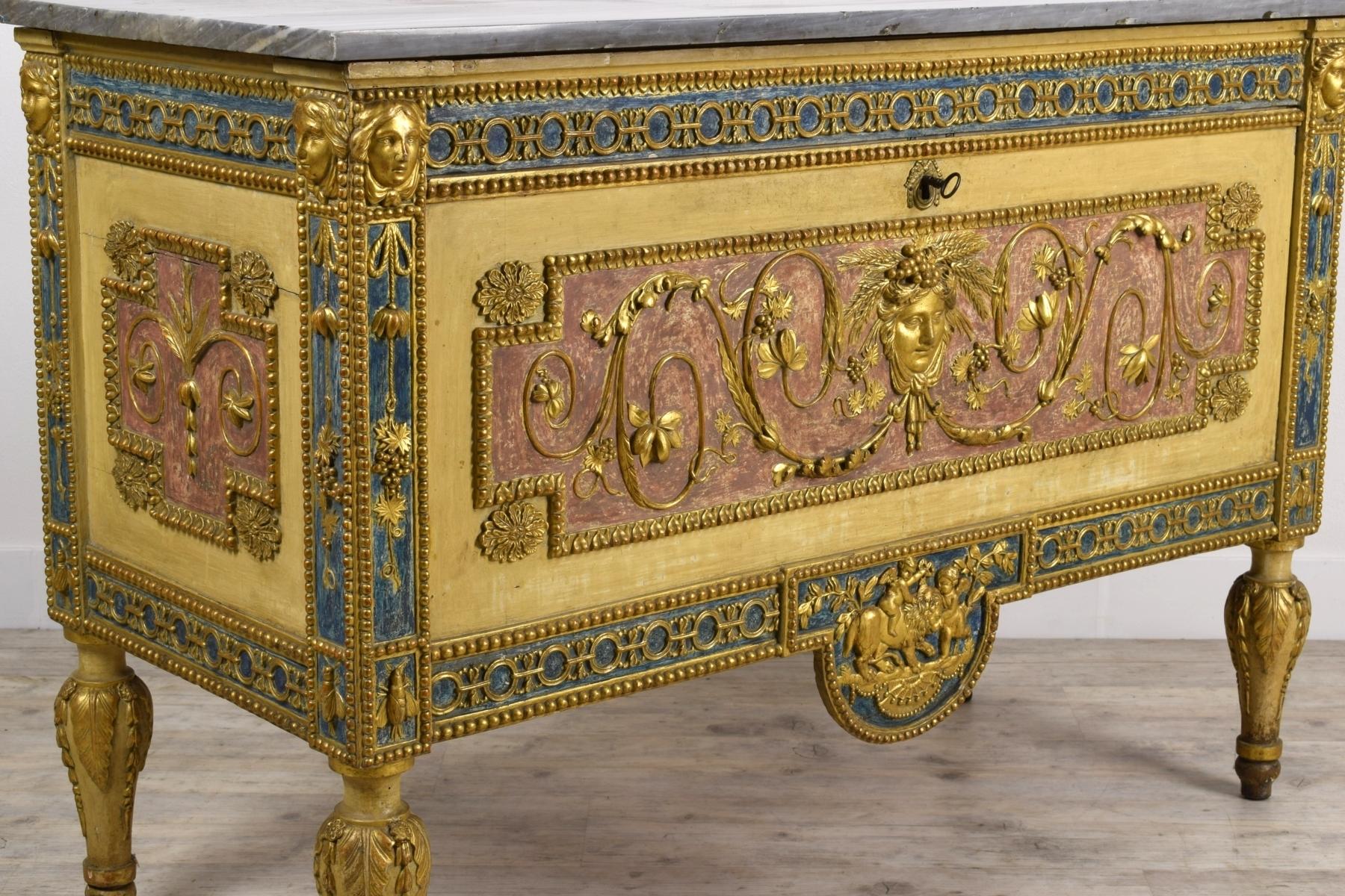 18th Century Italian Neoclassical Wood Dresser Attributed to Francesco Bolgiè 3