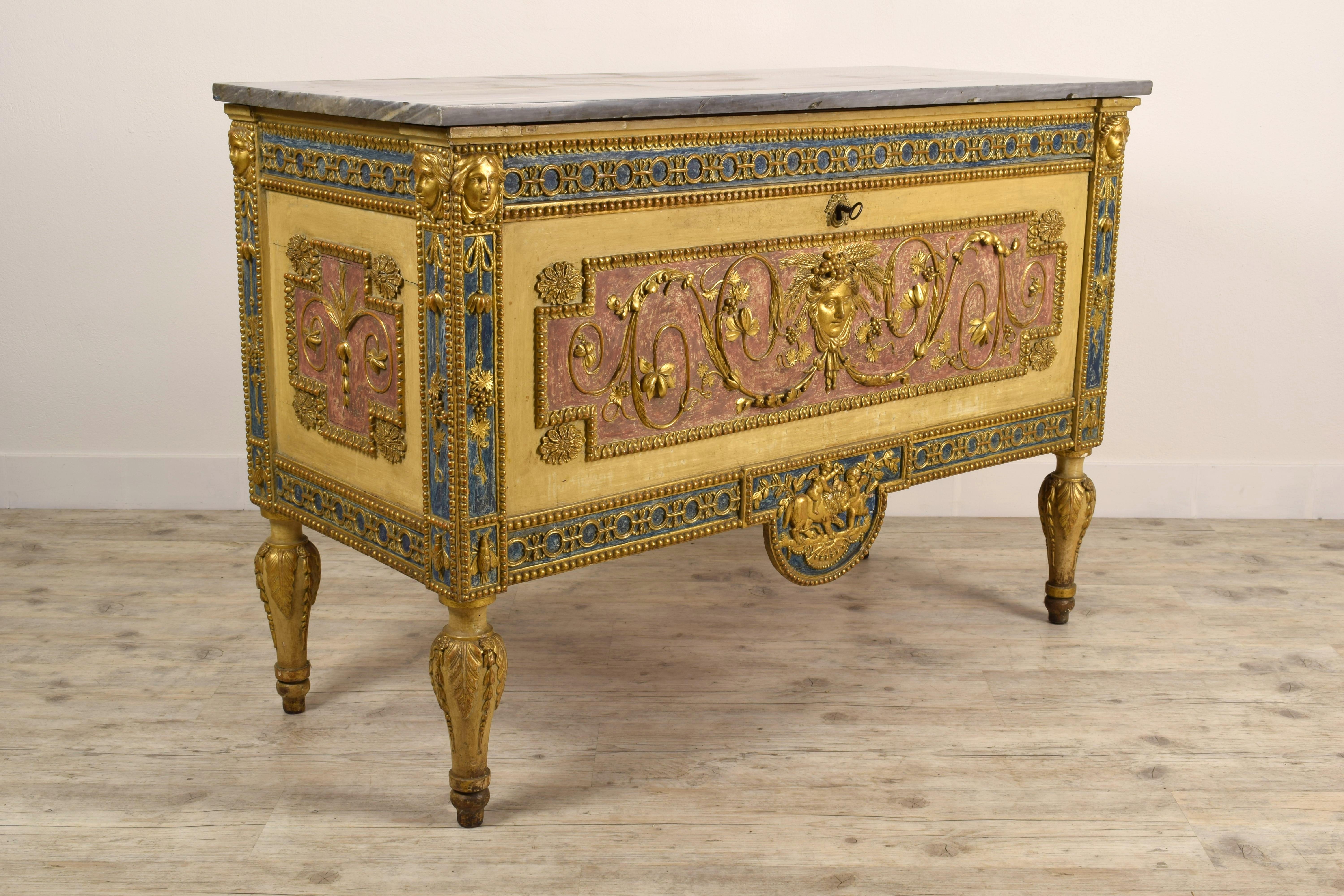 18th Century Italian Neoclassical Wood Dresser Attributed to Francesco Bolgiè For Sale 1
