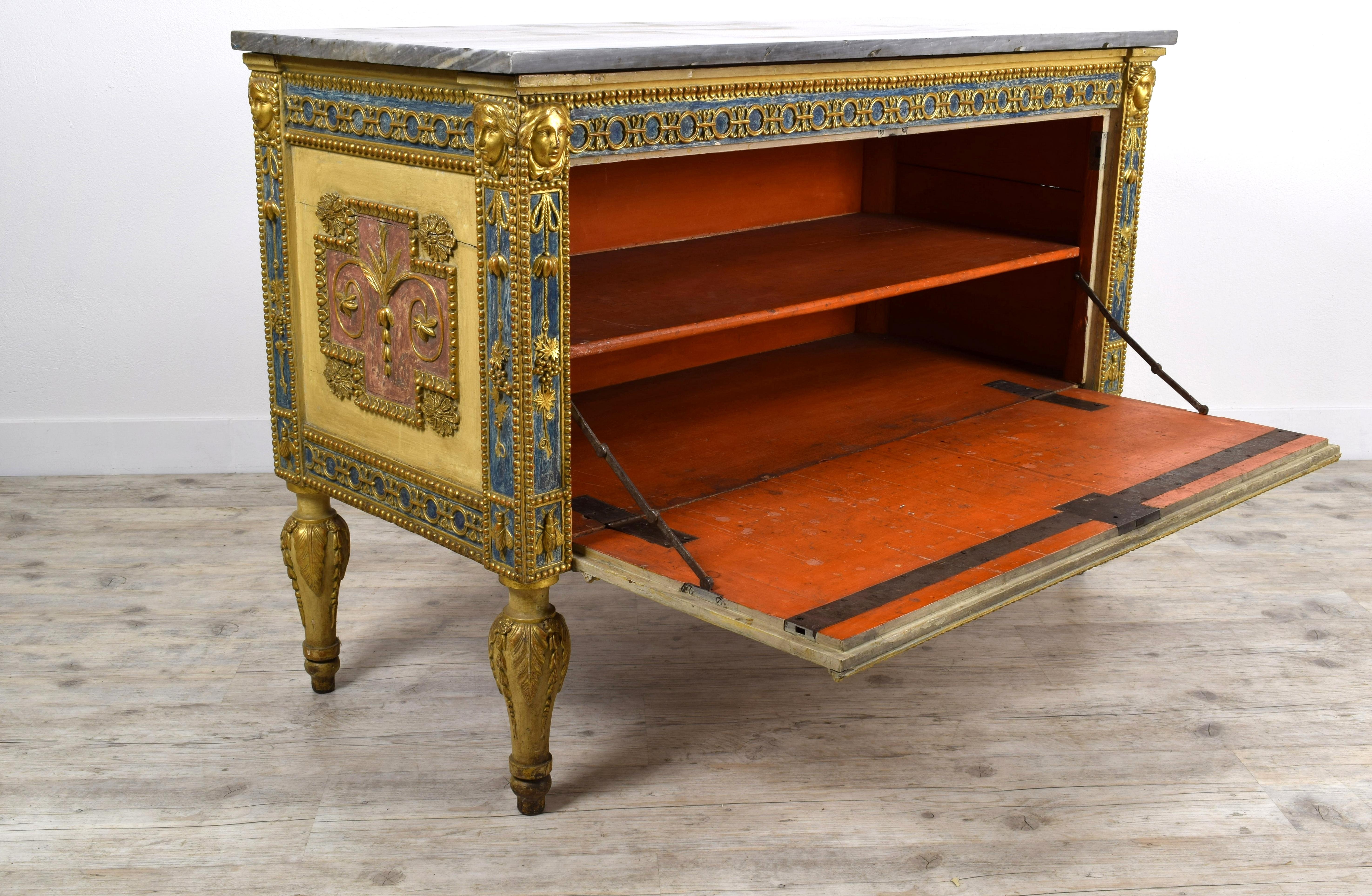 18th Century Italian Neoclassical Wood Dresser Attributed to Francesco Bolgiè For Sale 2