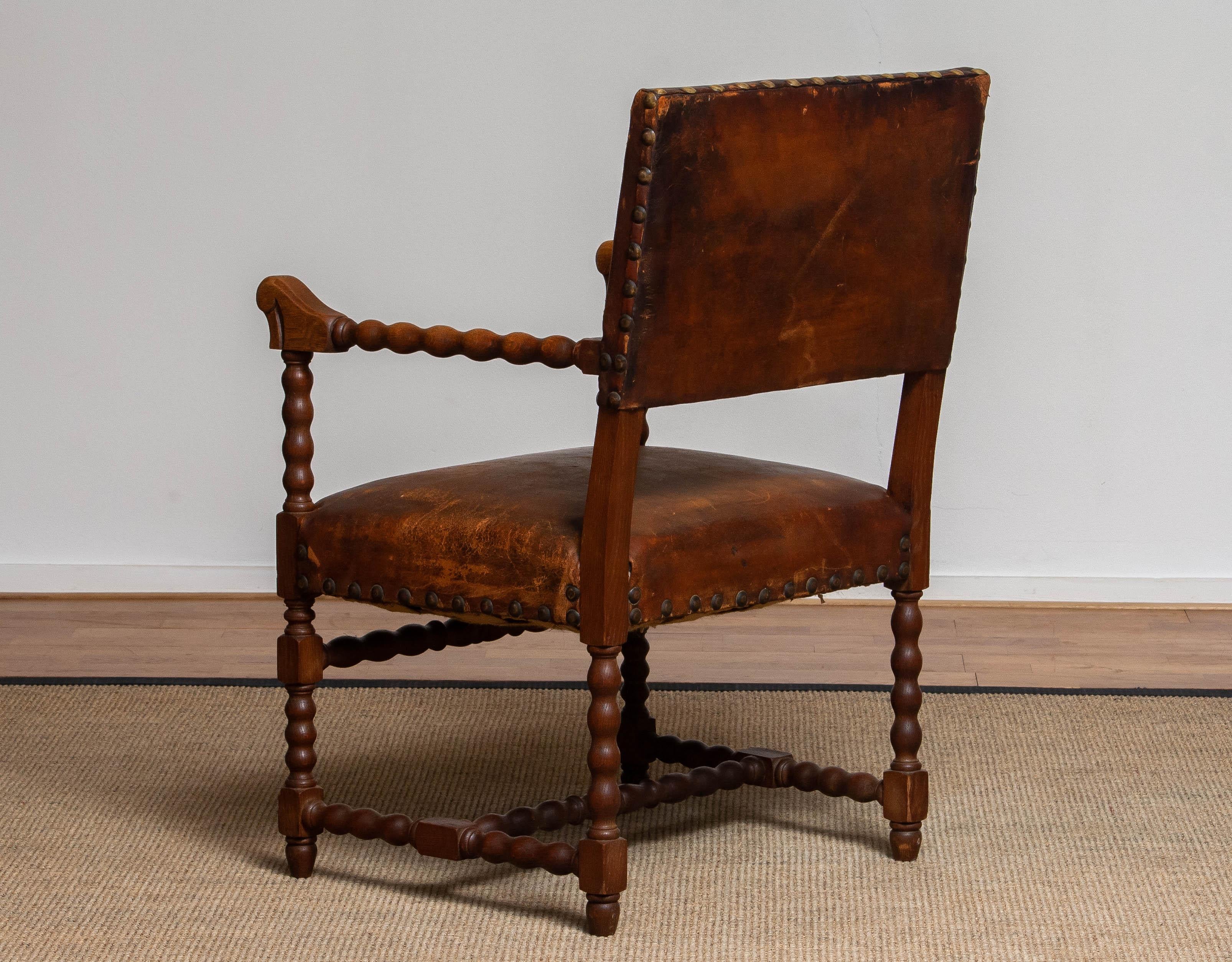 18th Century Italian Oak and Nailed Brown Leather Renaissance Armchair For Sale 1