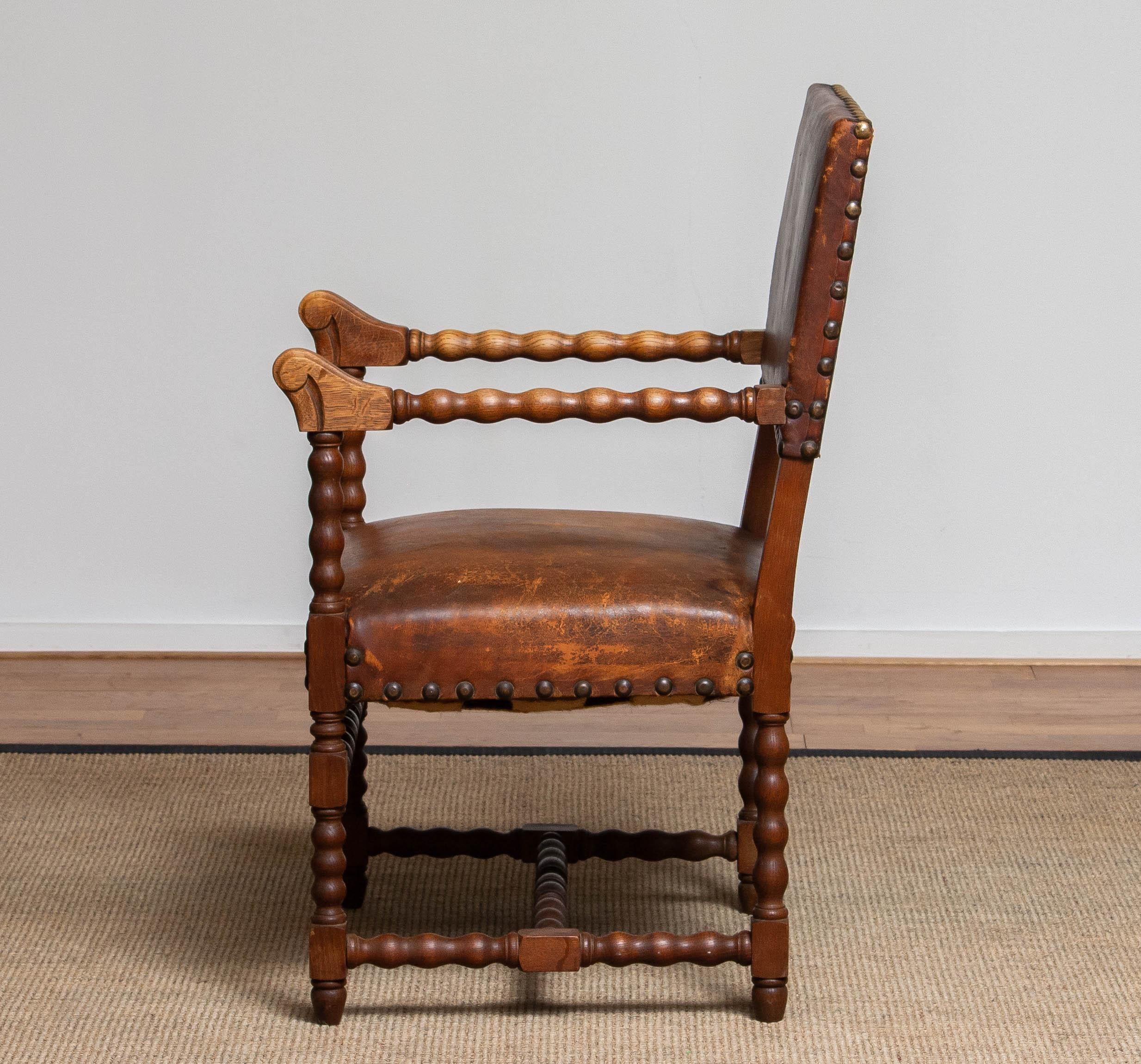 18th Century Italian Oak and Nailed Brown Leather Renaissance Armchair For Sale 4