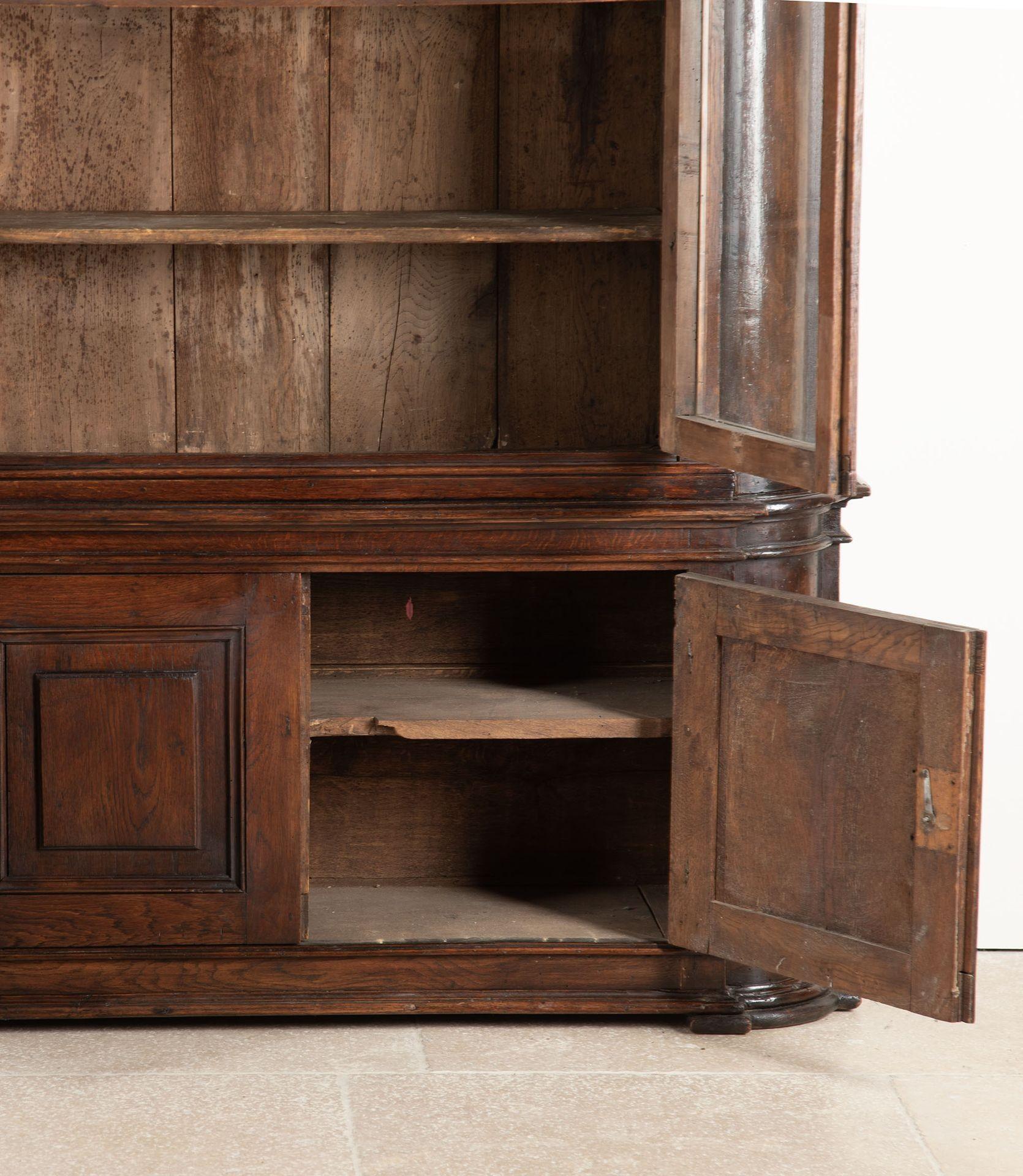 Bibliothèque ou vitrine en chêne italien du XVIIIe siècle en vente 5