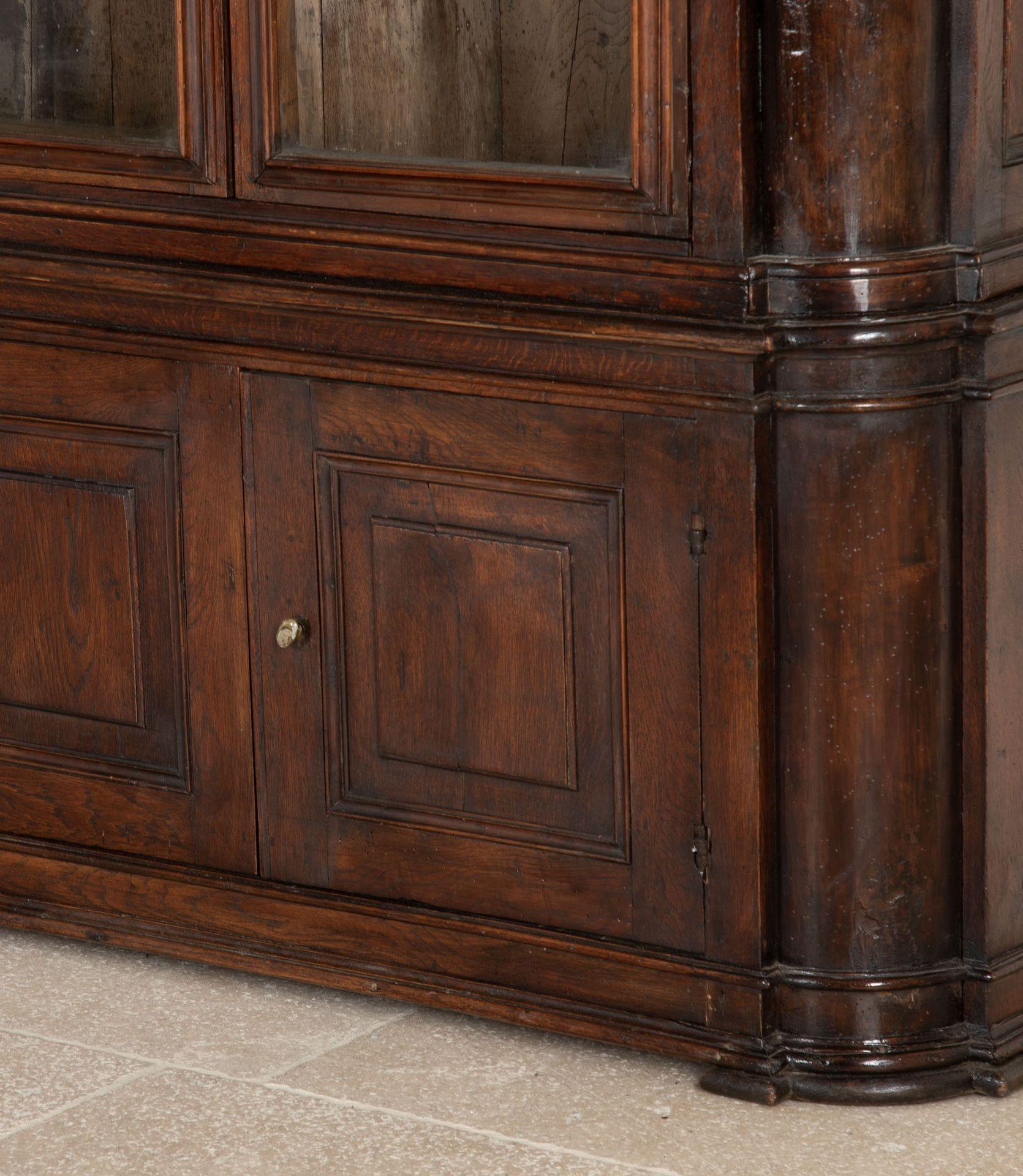 Bibliothèque ou vitrine en chêne italien du XVIIIe siècle Bon état - En vente à Gloucestershire, GB