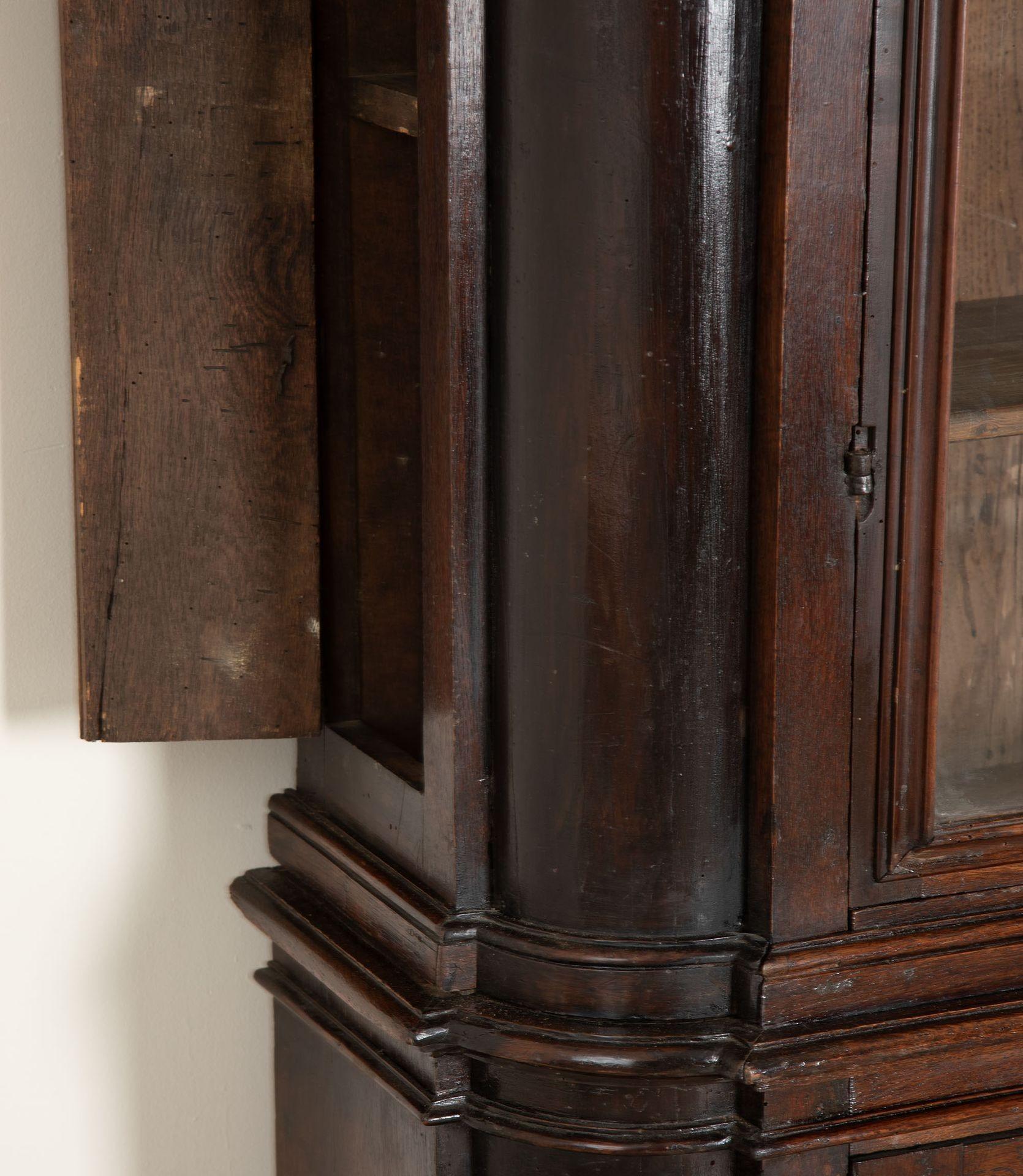 Bibliothèque ou vitrine en chêne italien du XVIIIe siècle en vente 1